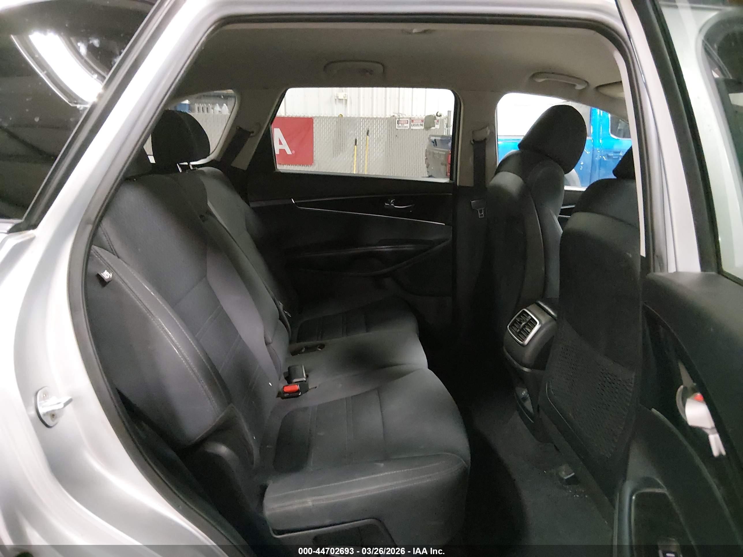 KIA SORENTO image 8