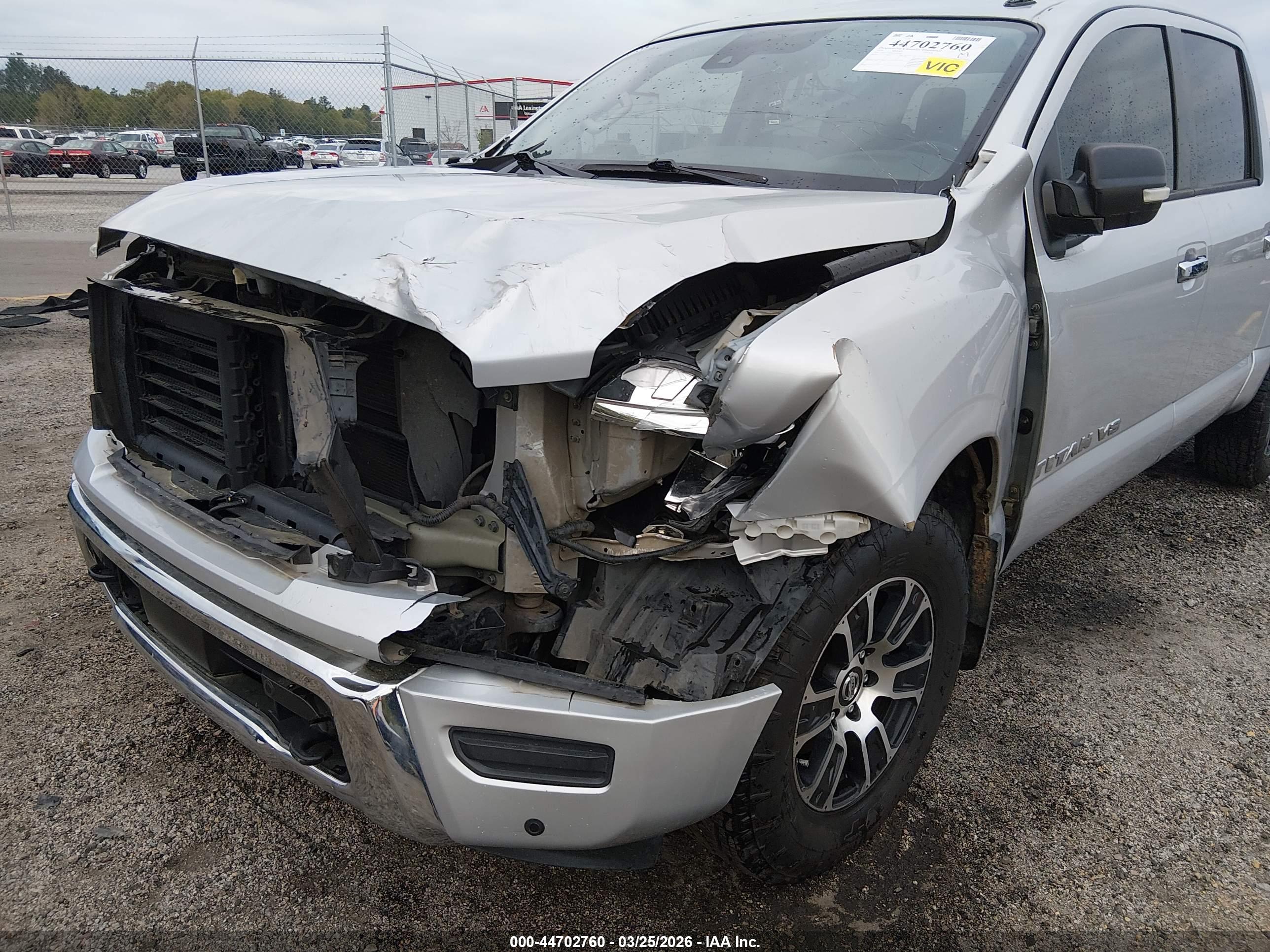 NISSAN TITAN image 6