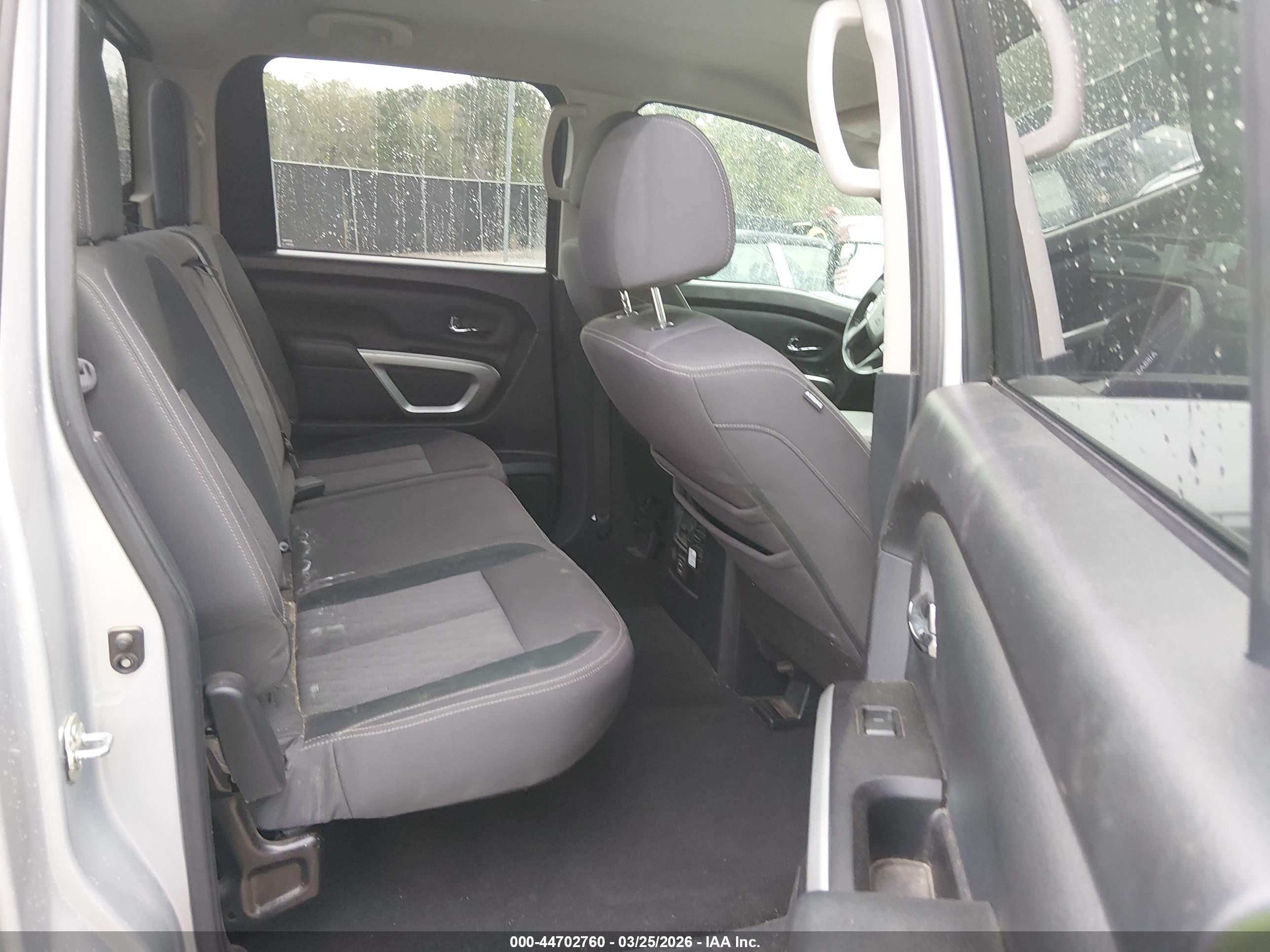 NISSAN TITAN image 8