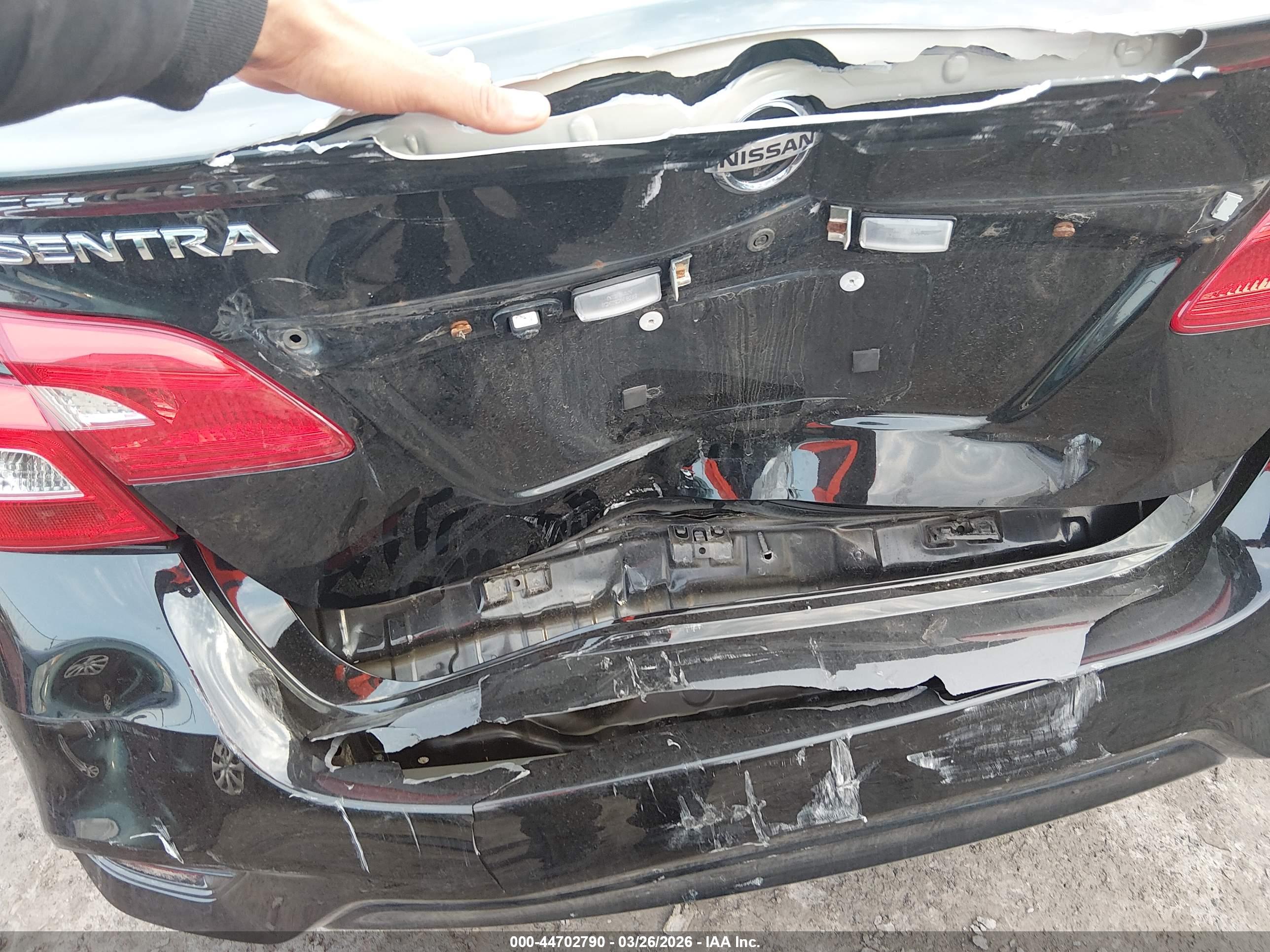 NISSAN SENTRA image 6