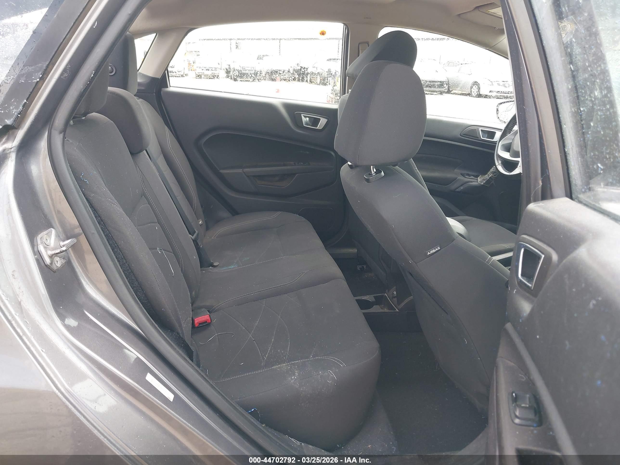 FORD FIESTA image 8