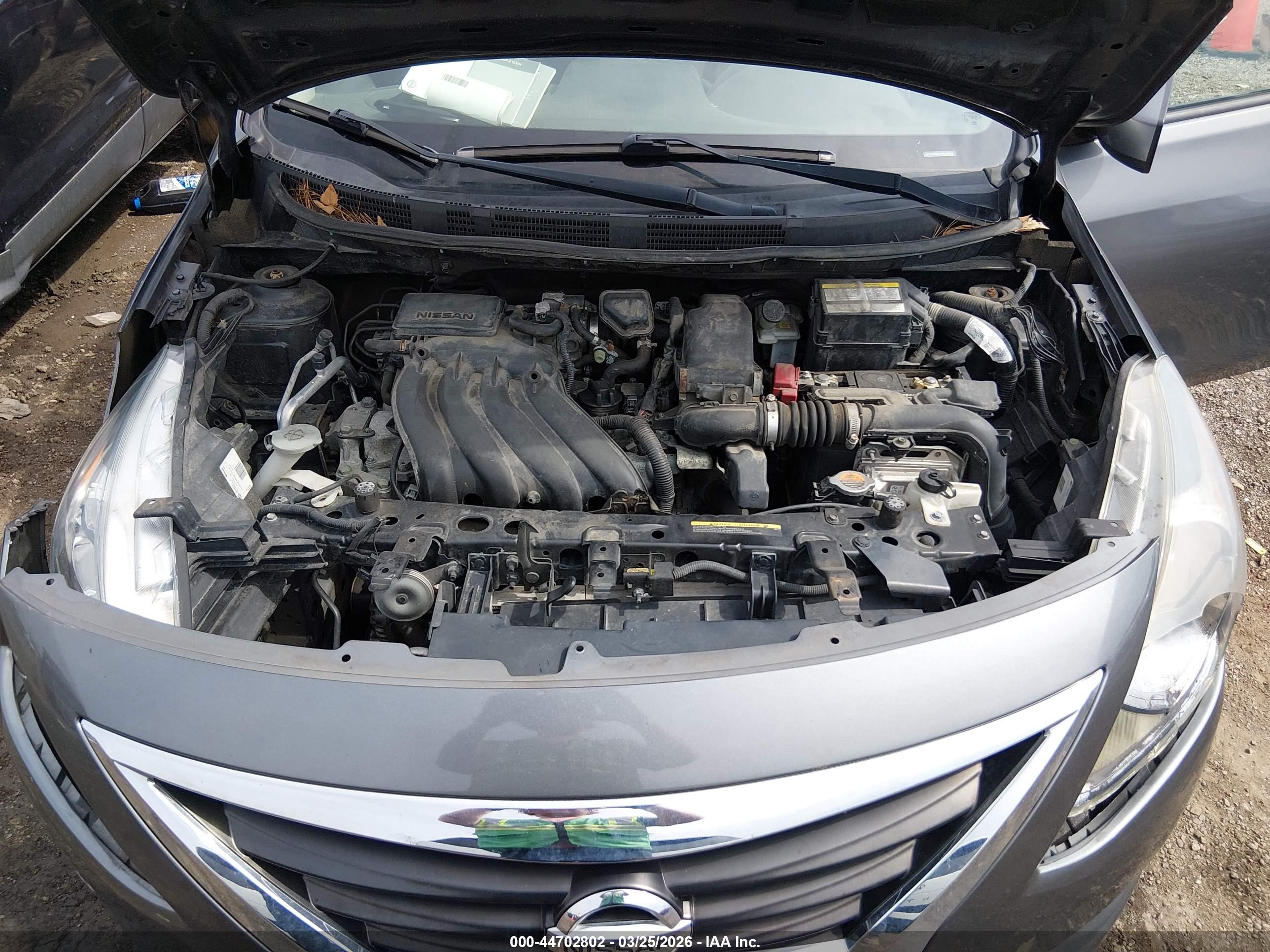 NISSAN VERSA image 10