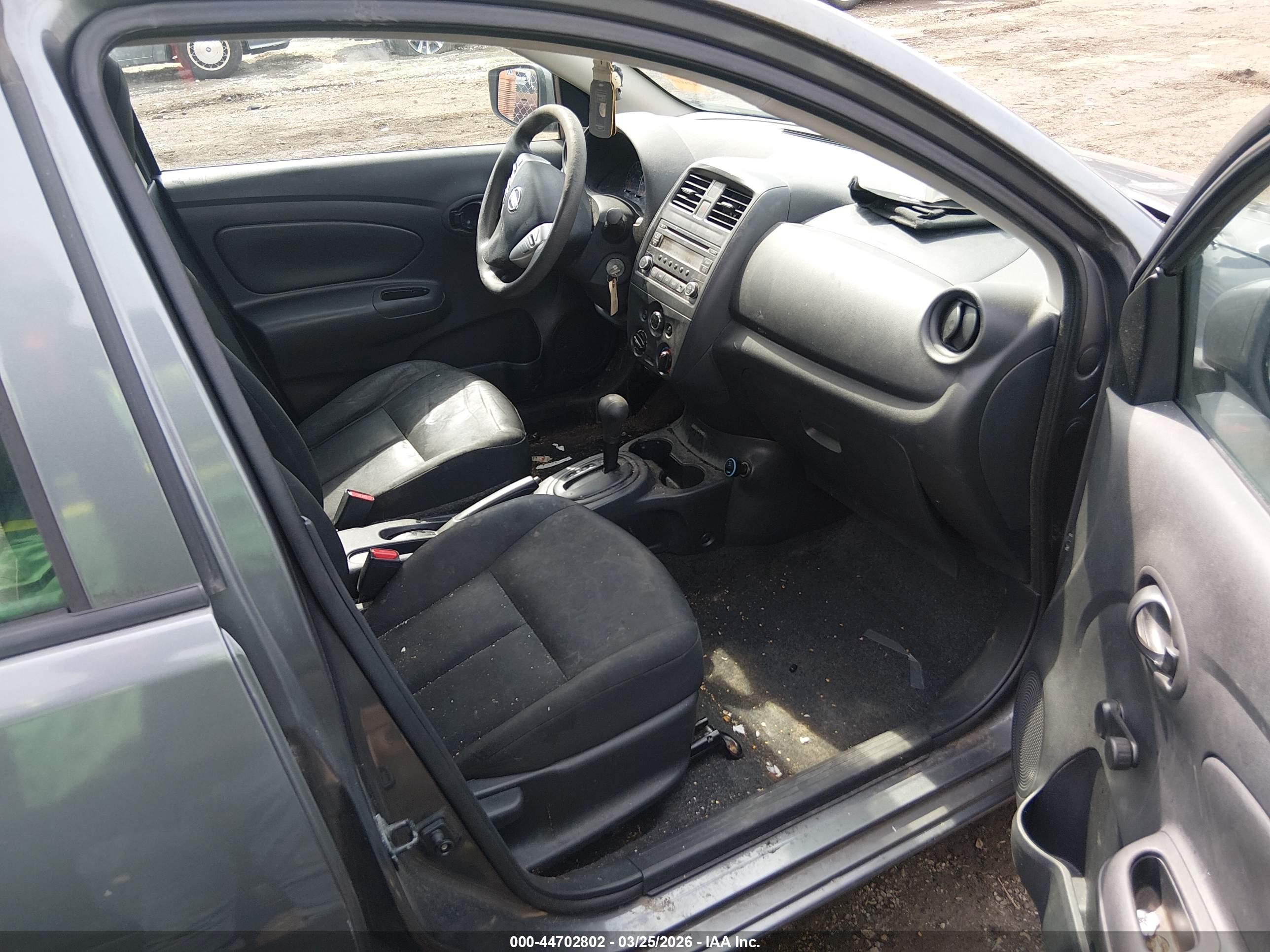 NISSAN VERSA image 5