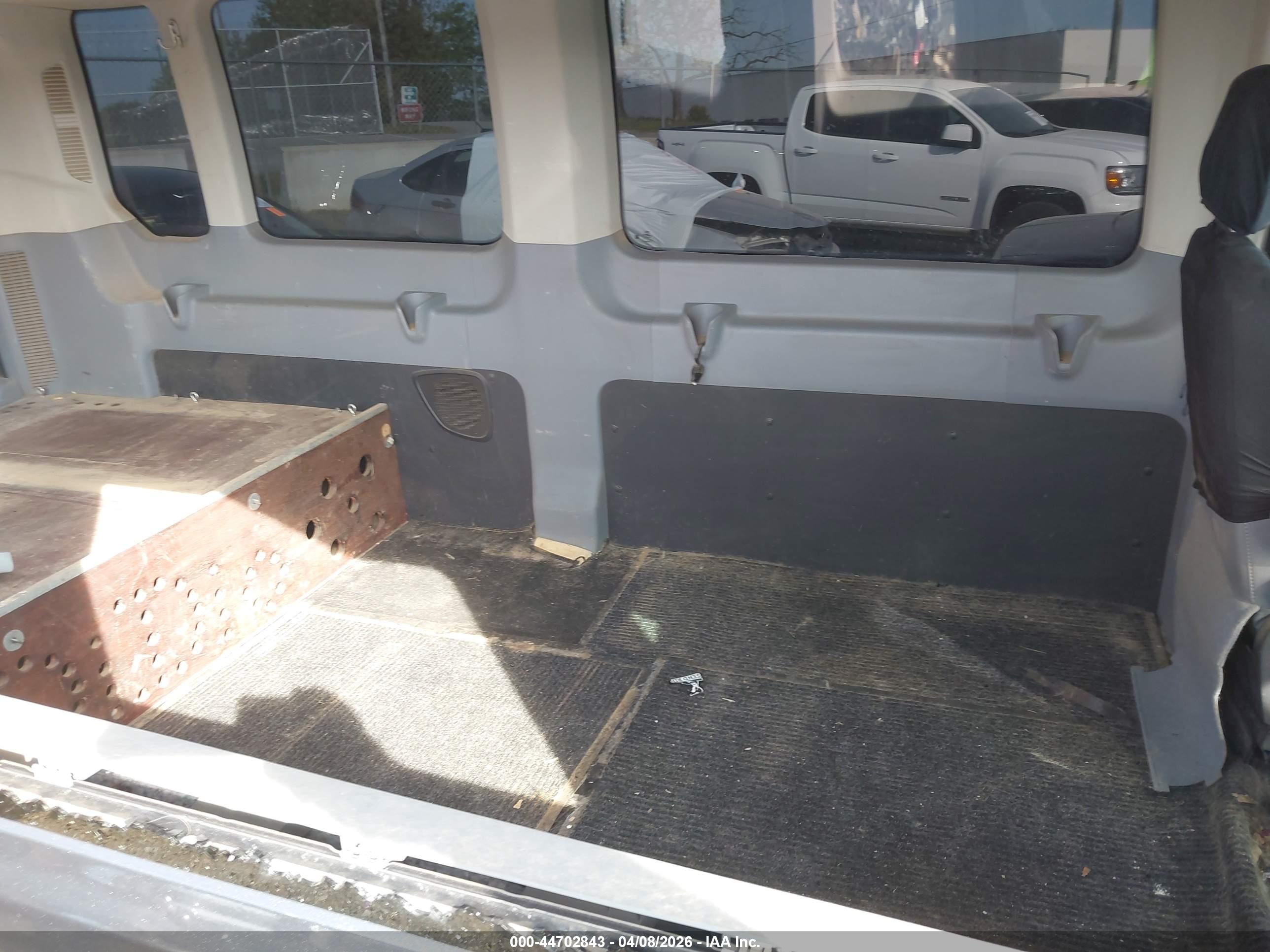 FORD TRANSIT-350 image 8