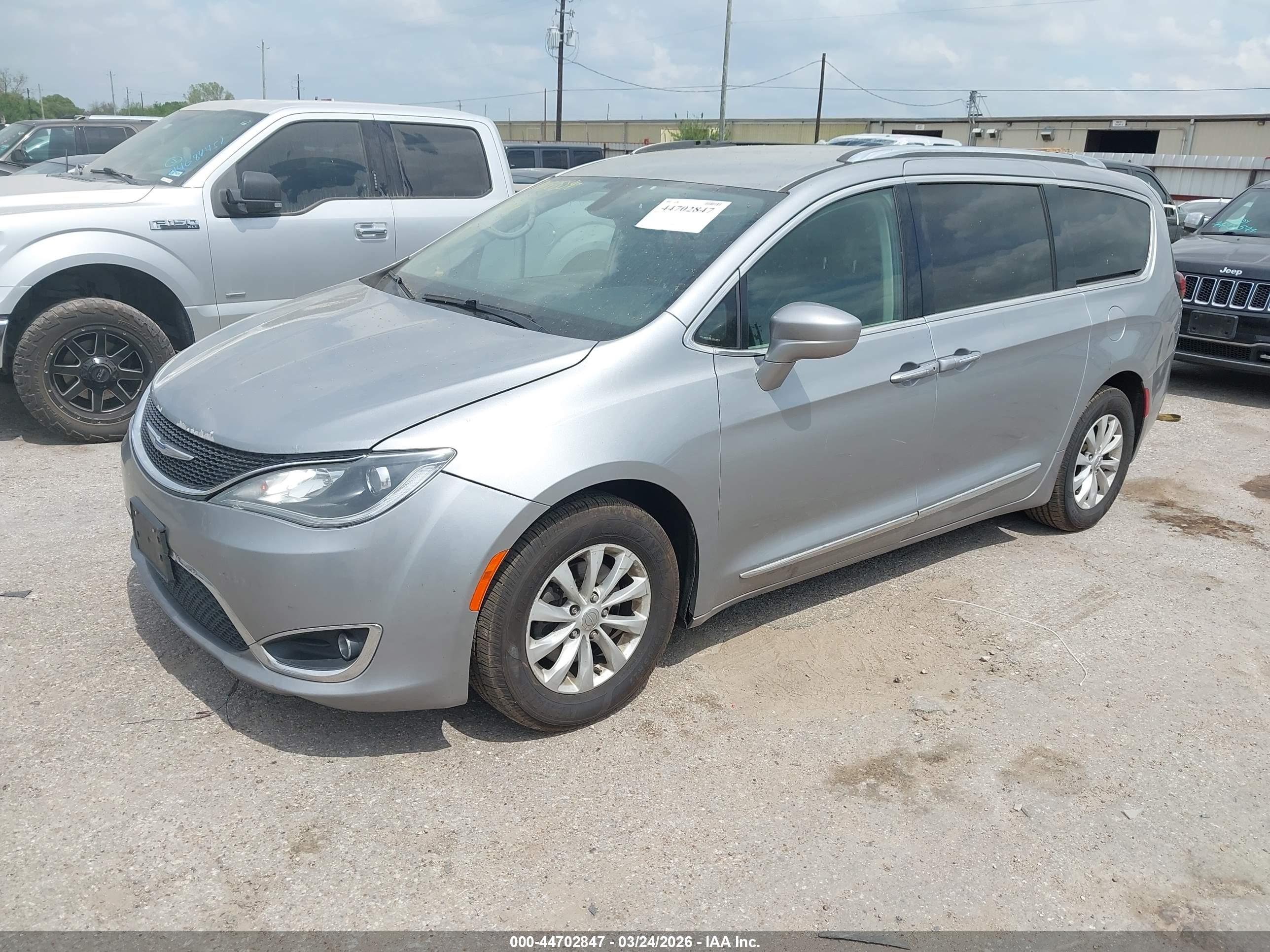 CHRYSLER PACIFICA image 2