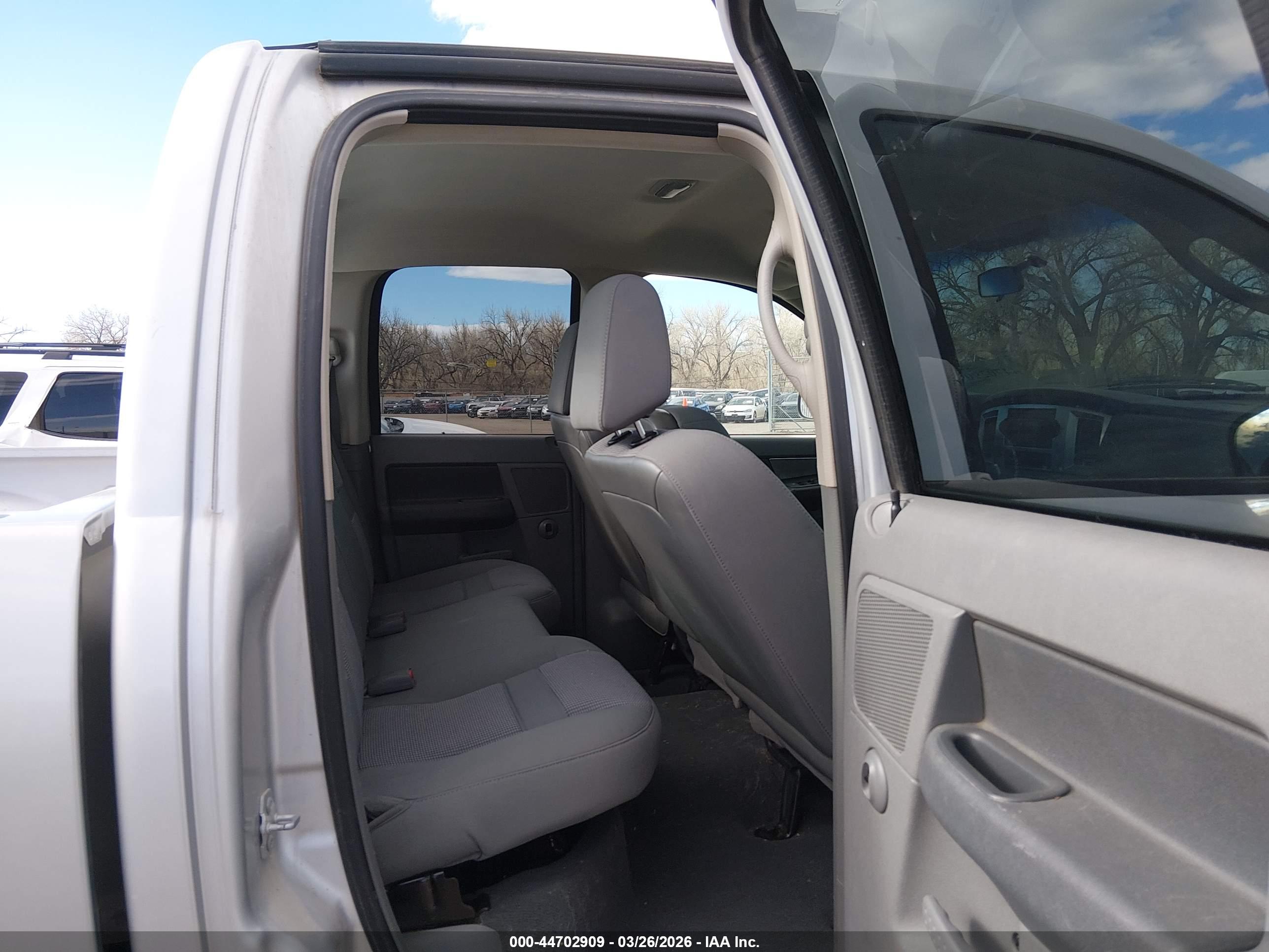 DODGE RAM image 8