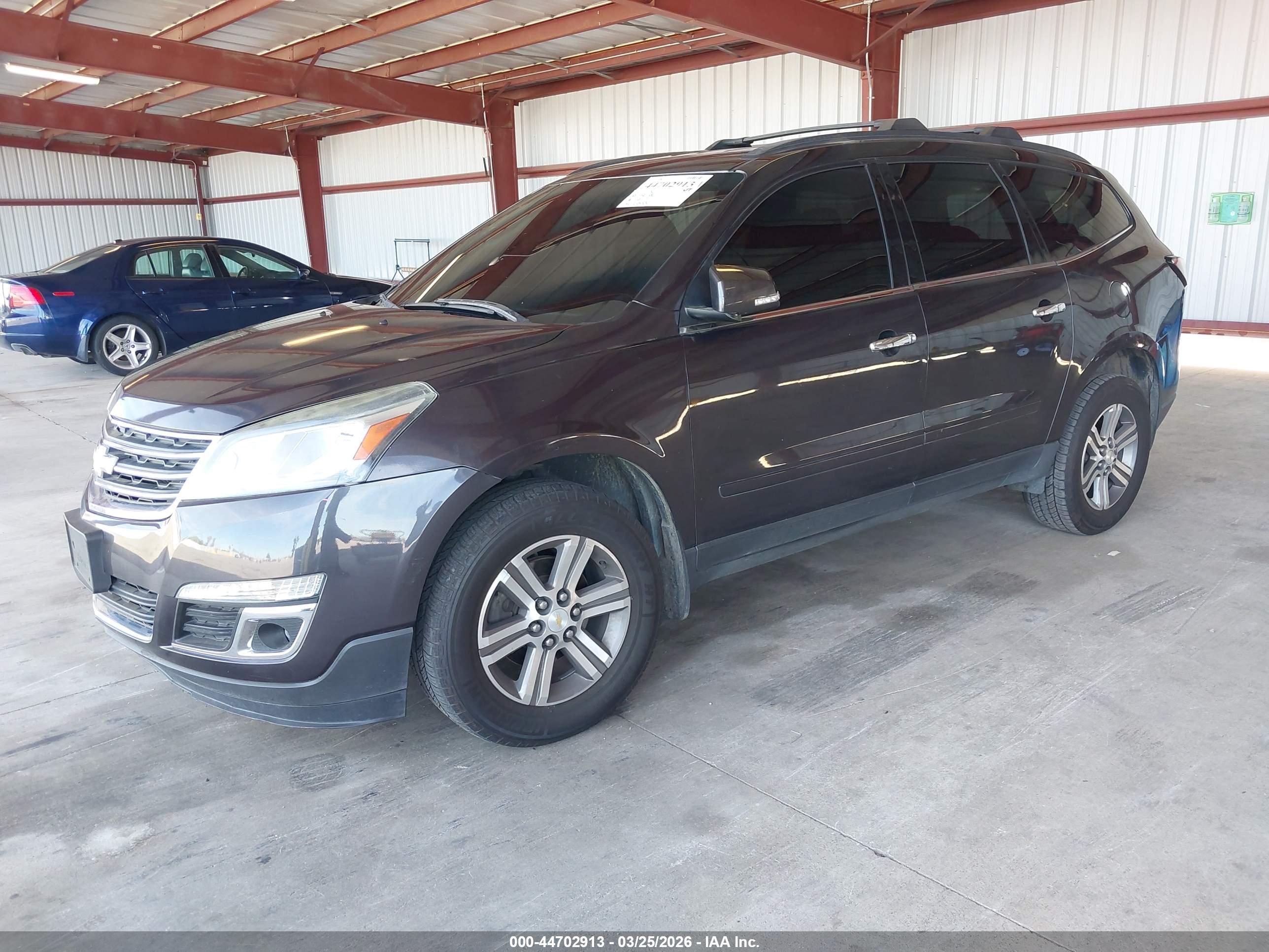 CHEVROLET TRAVERSE image 2