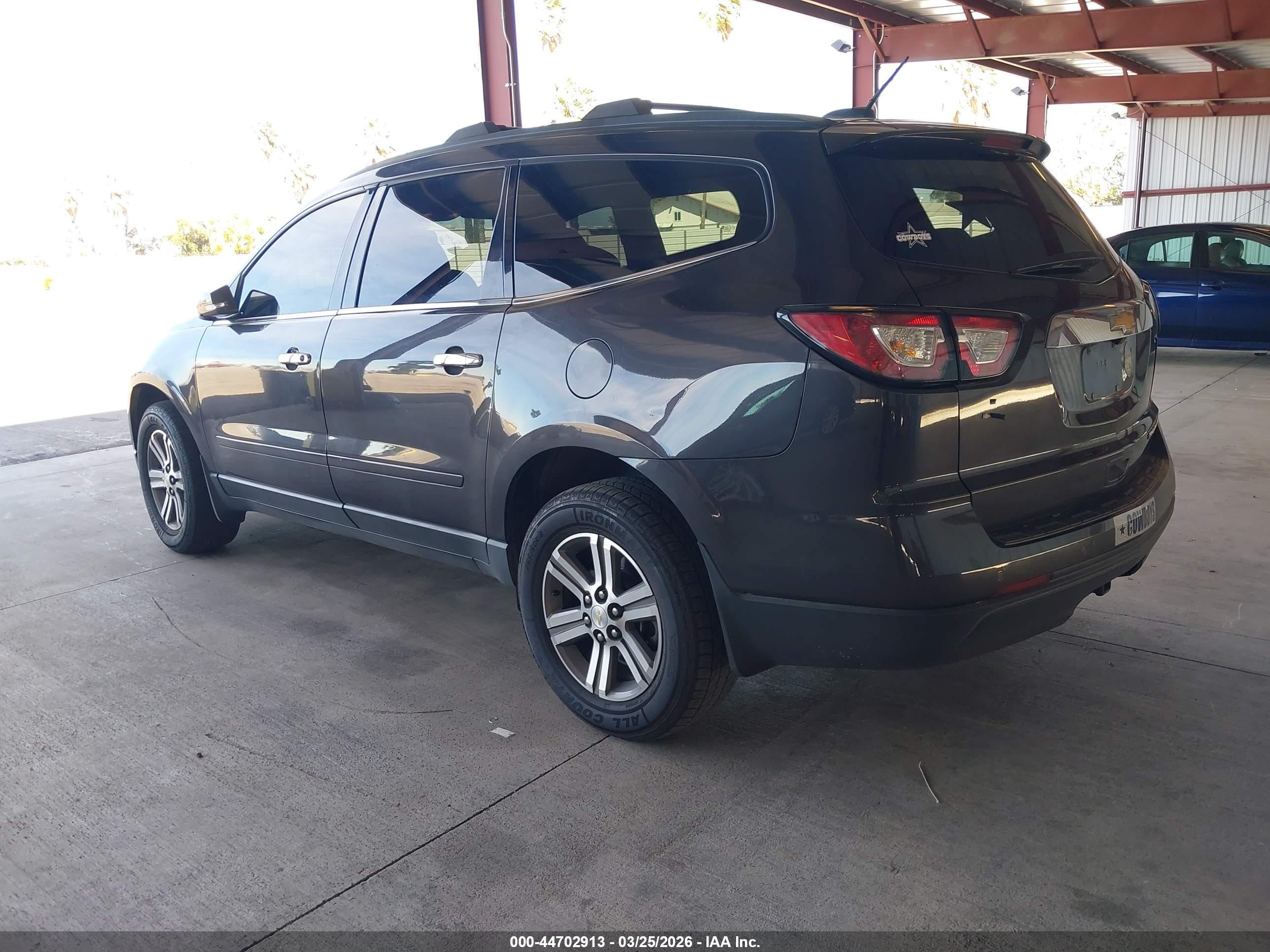 CHEVROLET TRAVERSE image 3