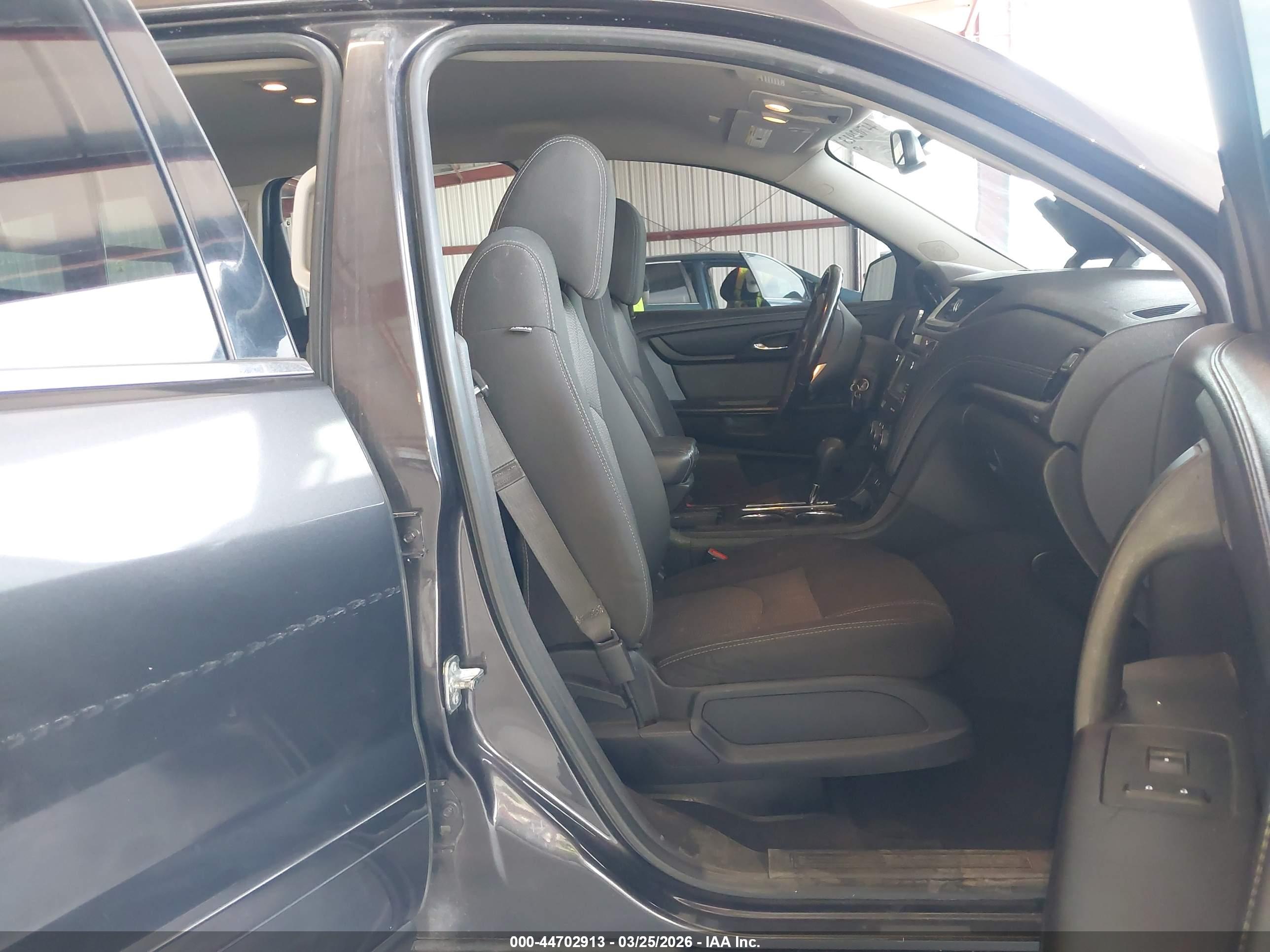 CHEVROLET TRAVERSE image 5
