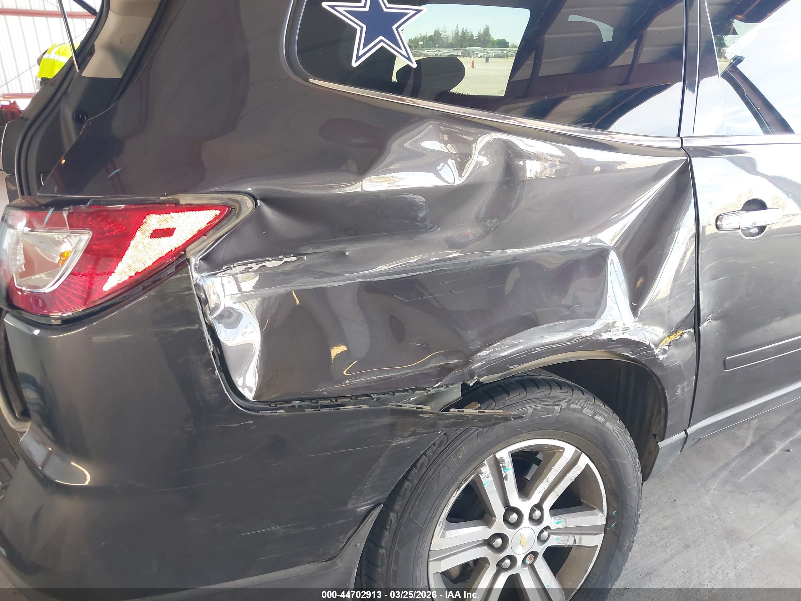 CHEVROLET TRAVERSE image 6