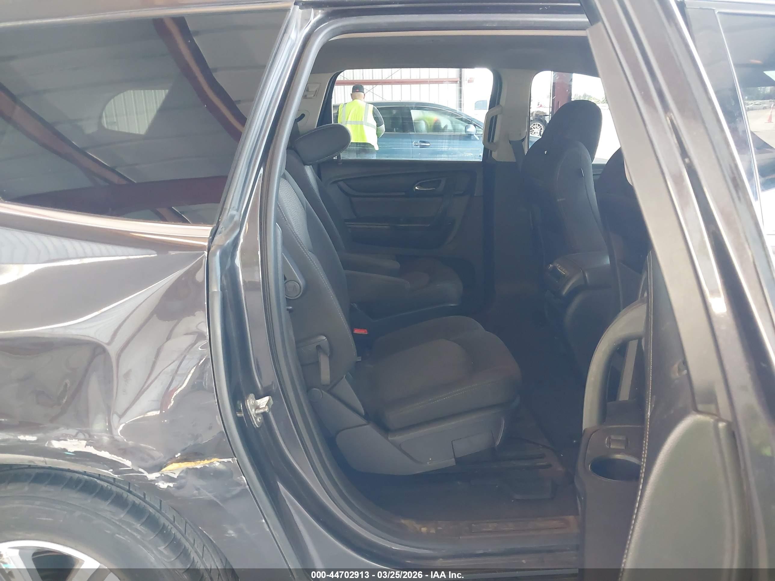 CHEVROLET TRAVERSE image 8