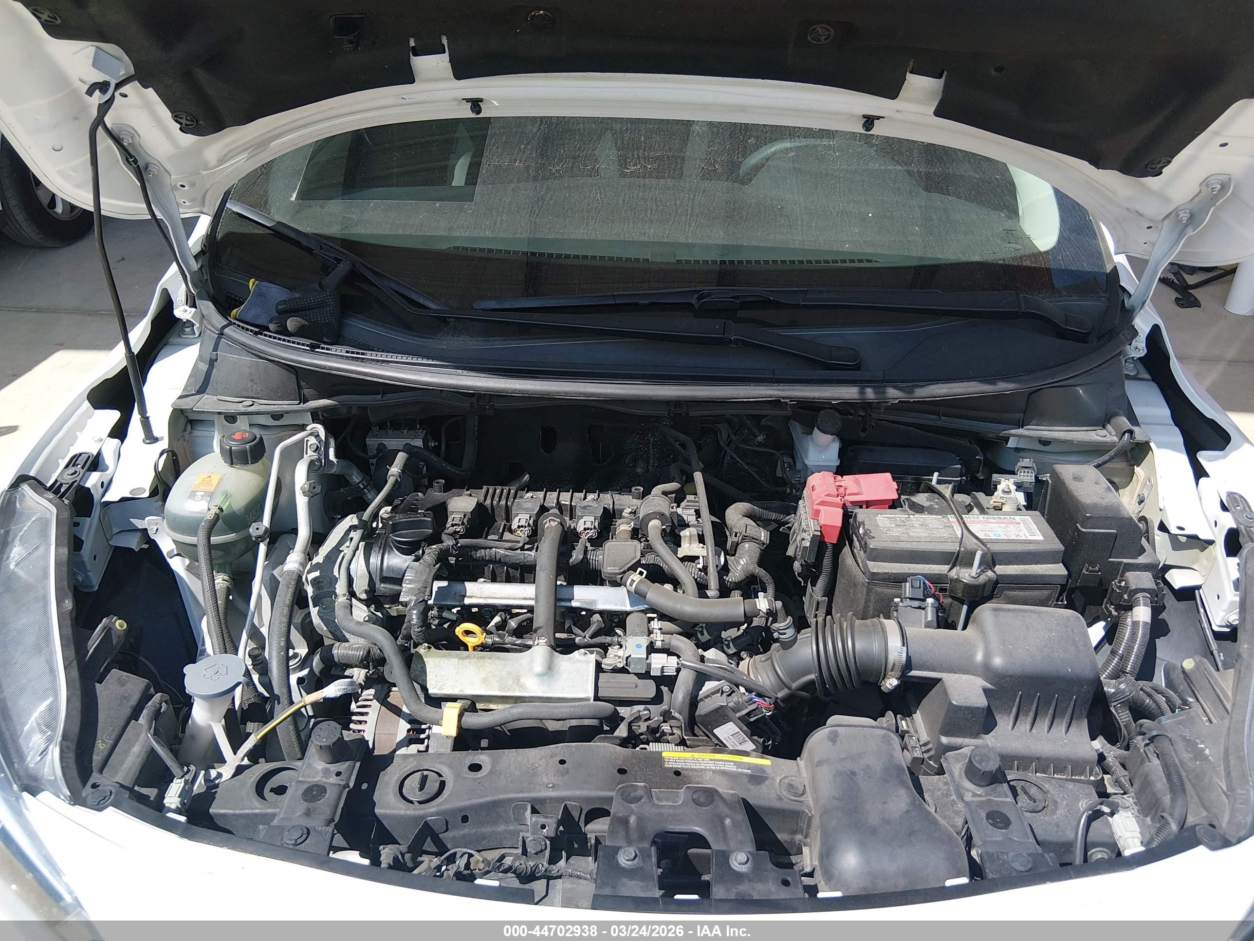 NISSAN VERSA image 10