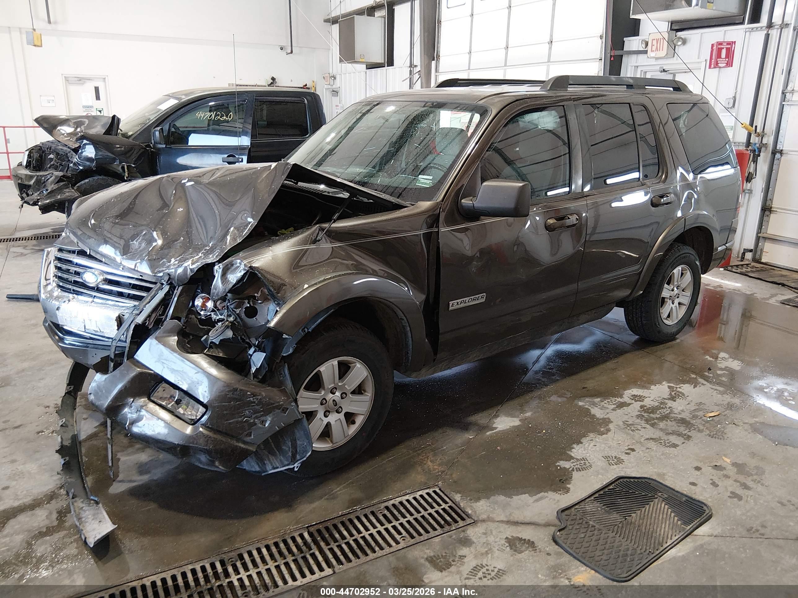 FORD EXPLORER image 2