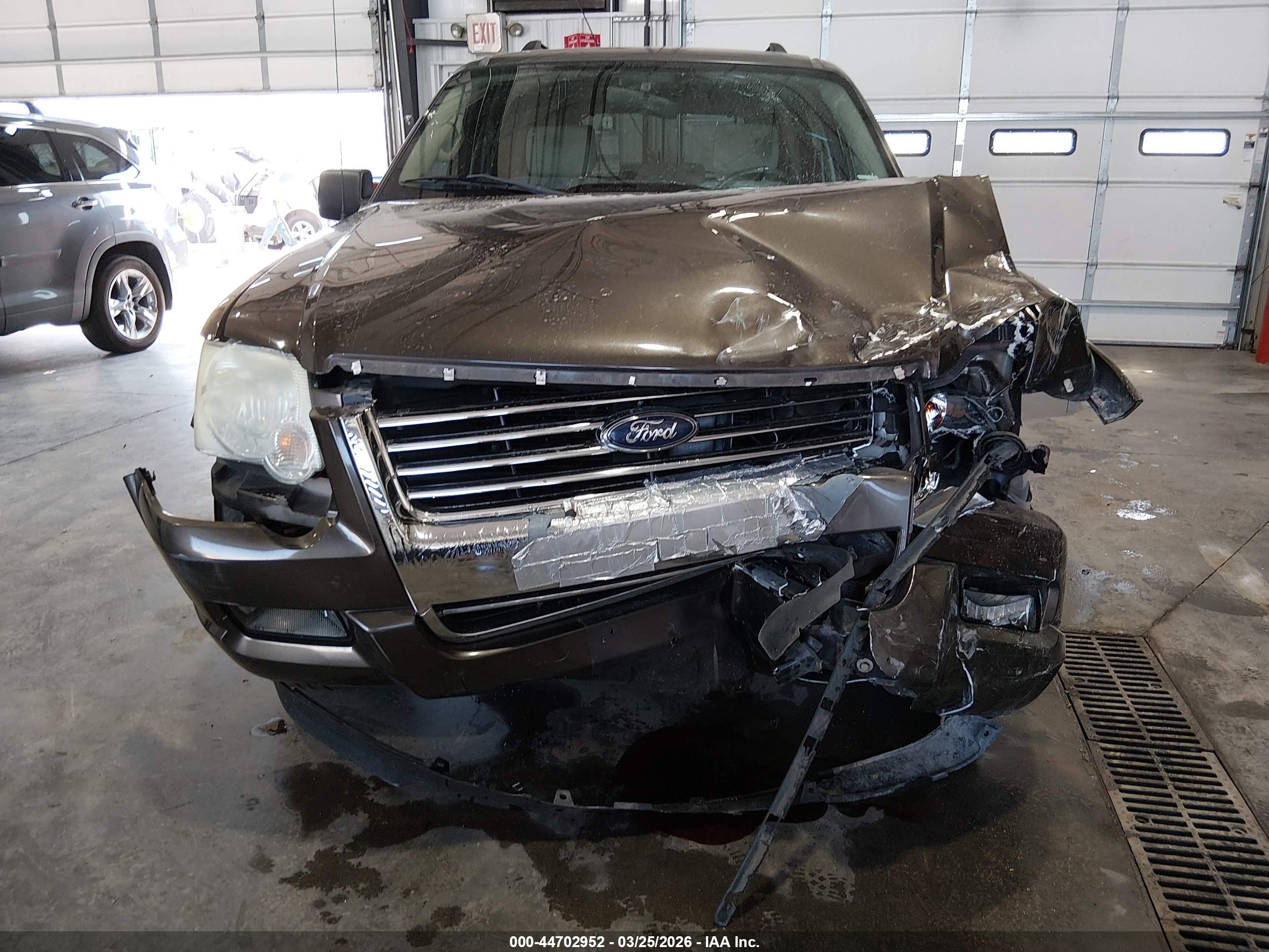 FORD EXPLORER image 6