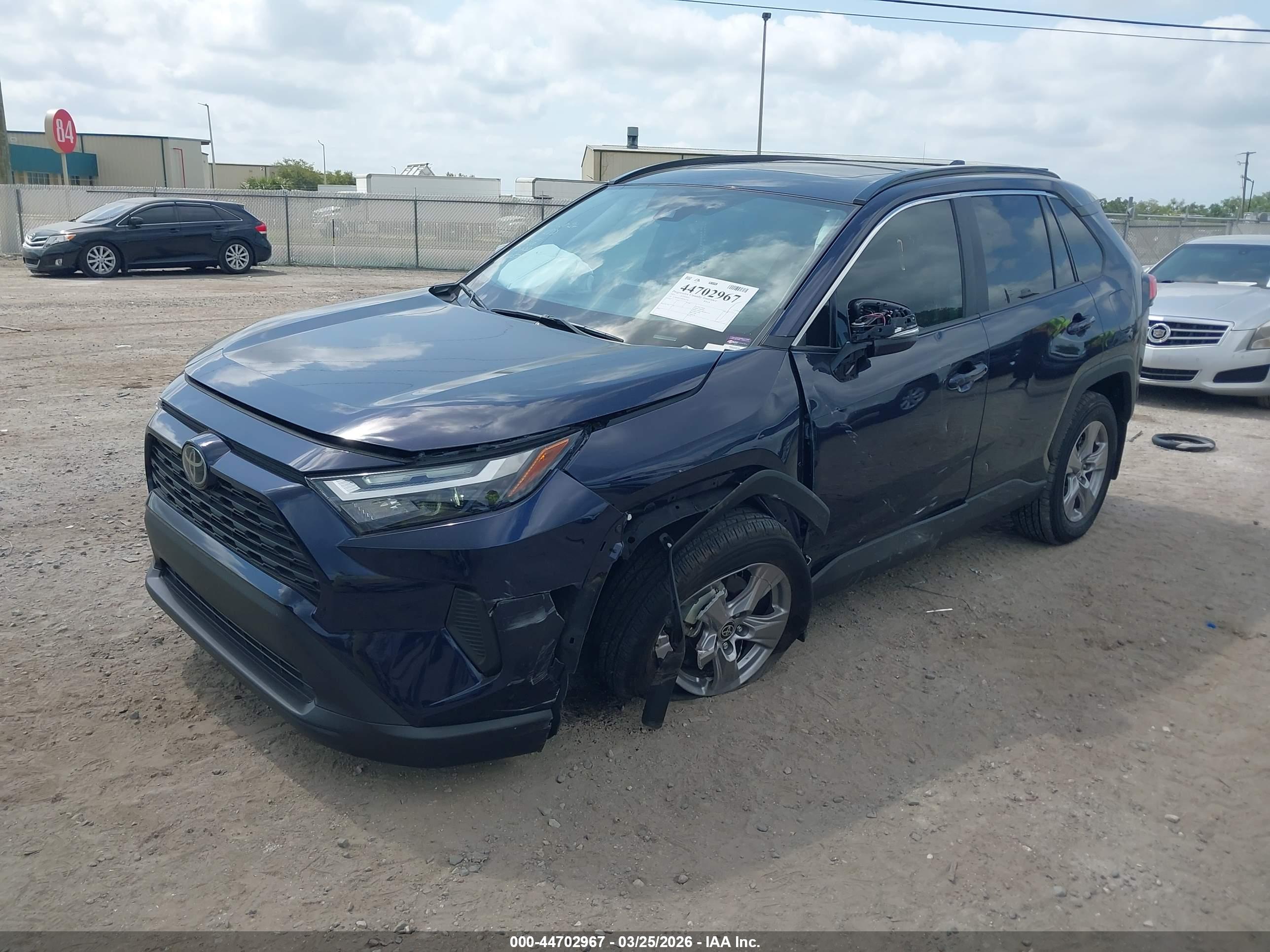 TOYOTA RAV4 image 2