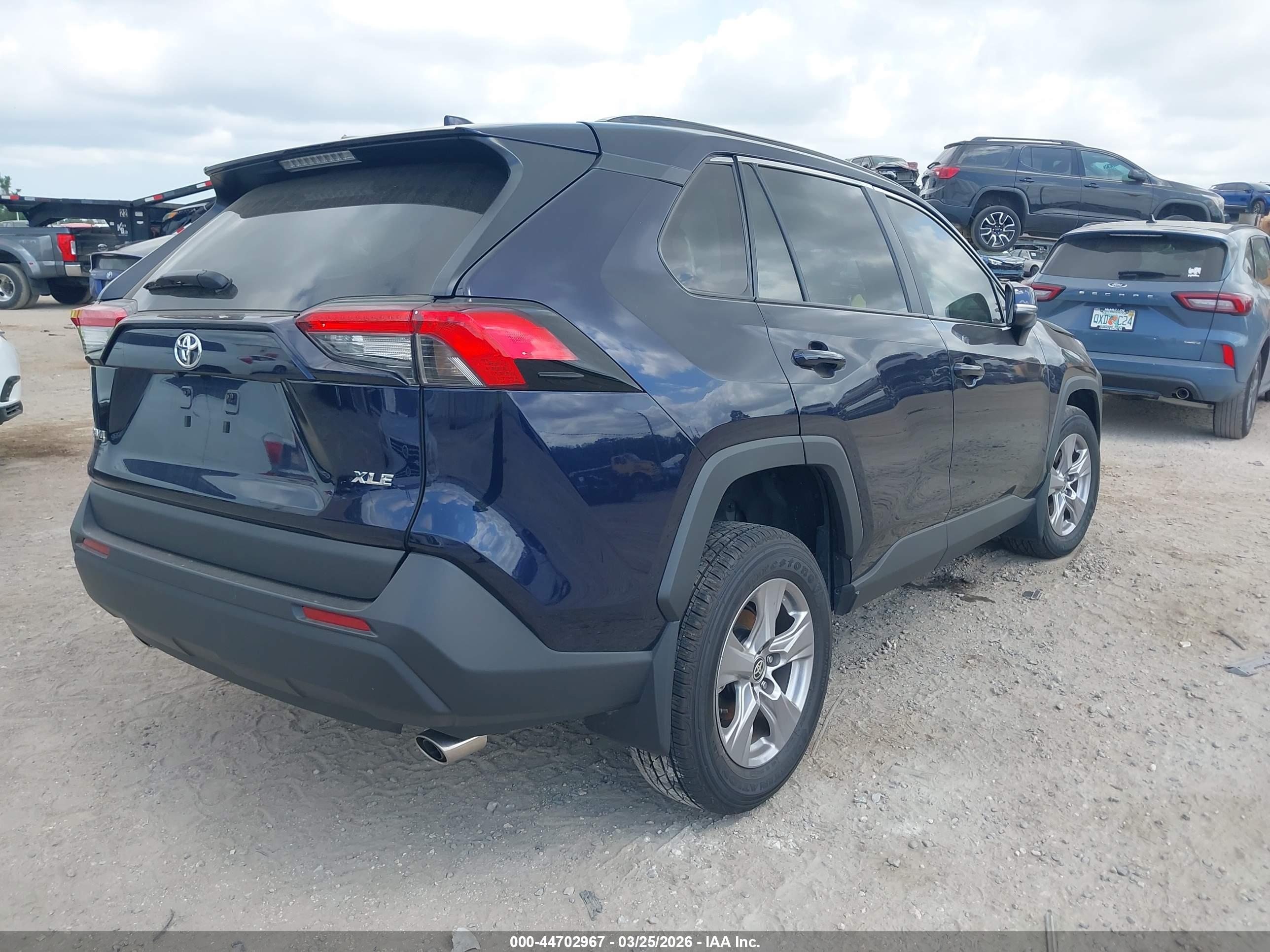TOYOTA RAV4 image 4