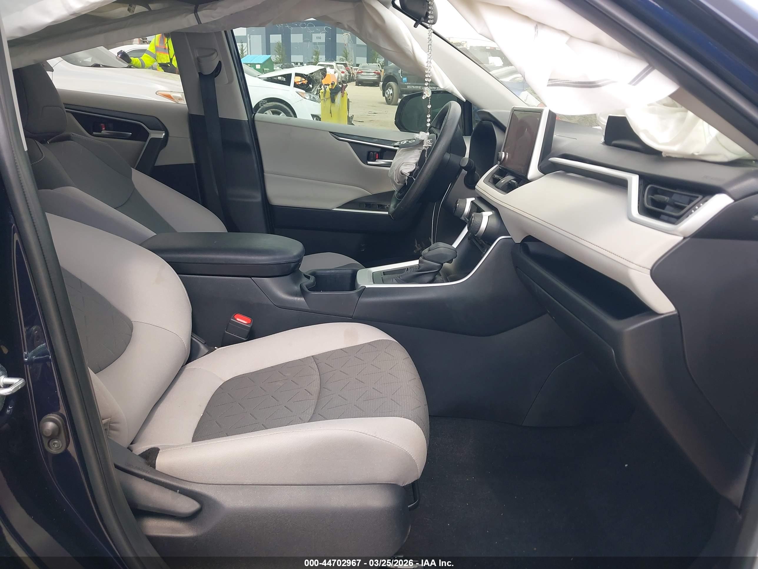 TOYOTA RAV4 image 5