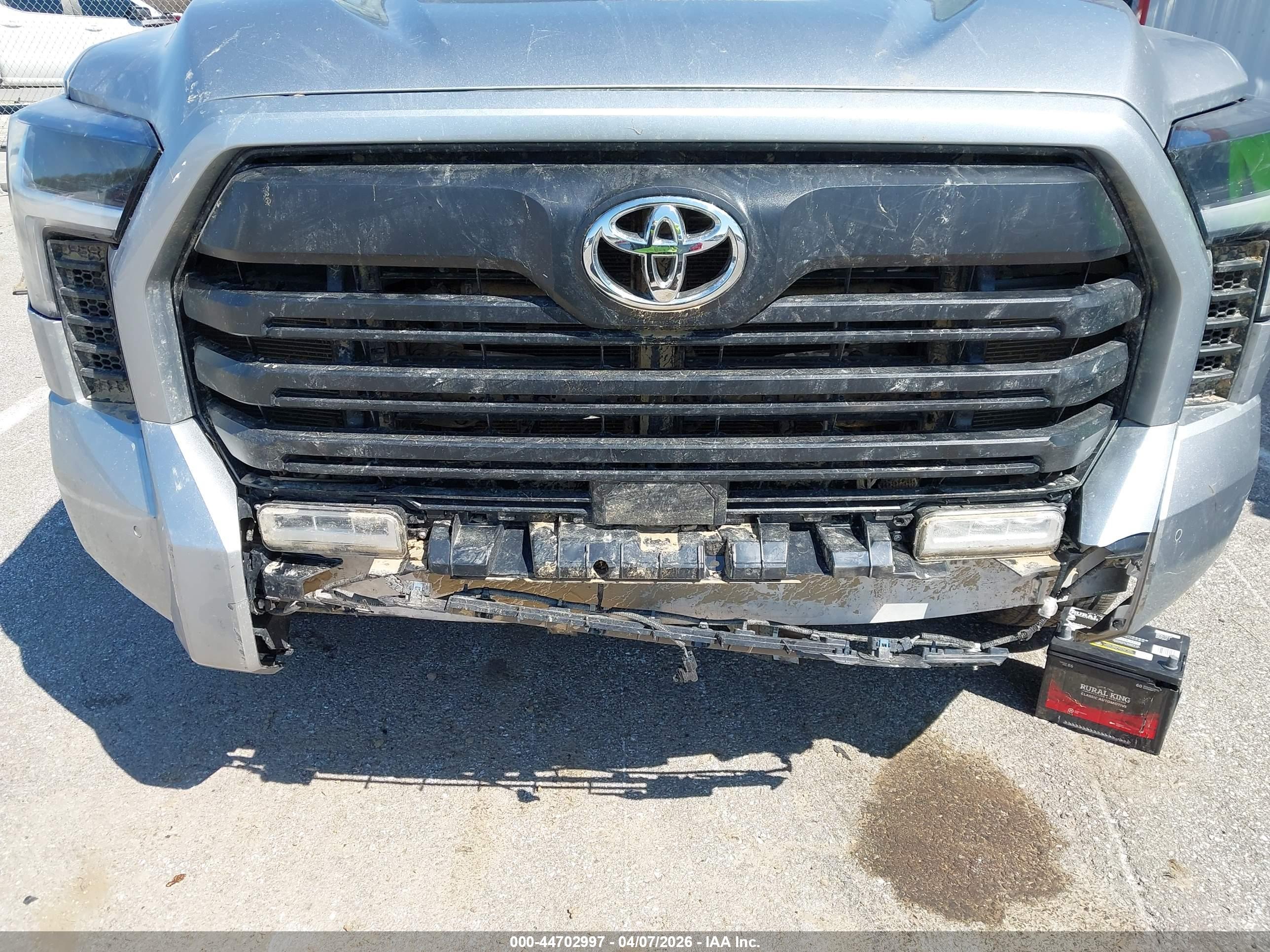 TOYOTA TUNDRA image 6