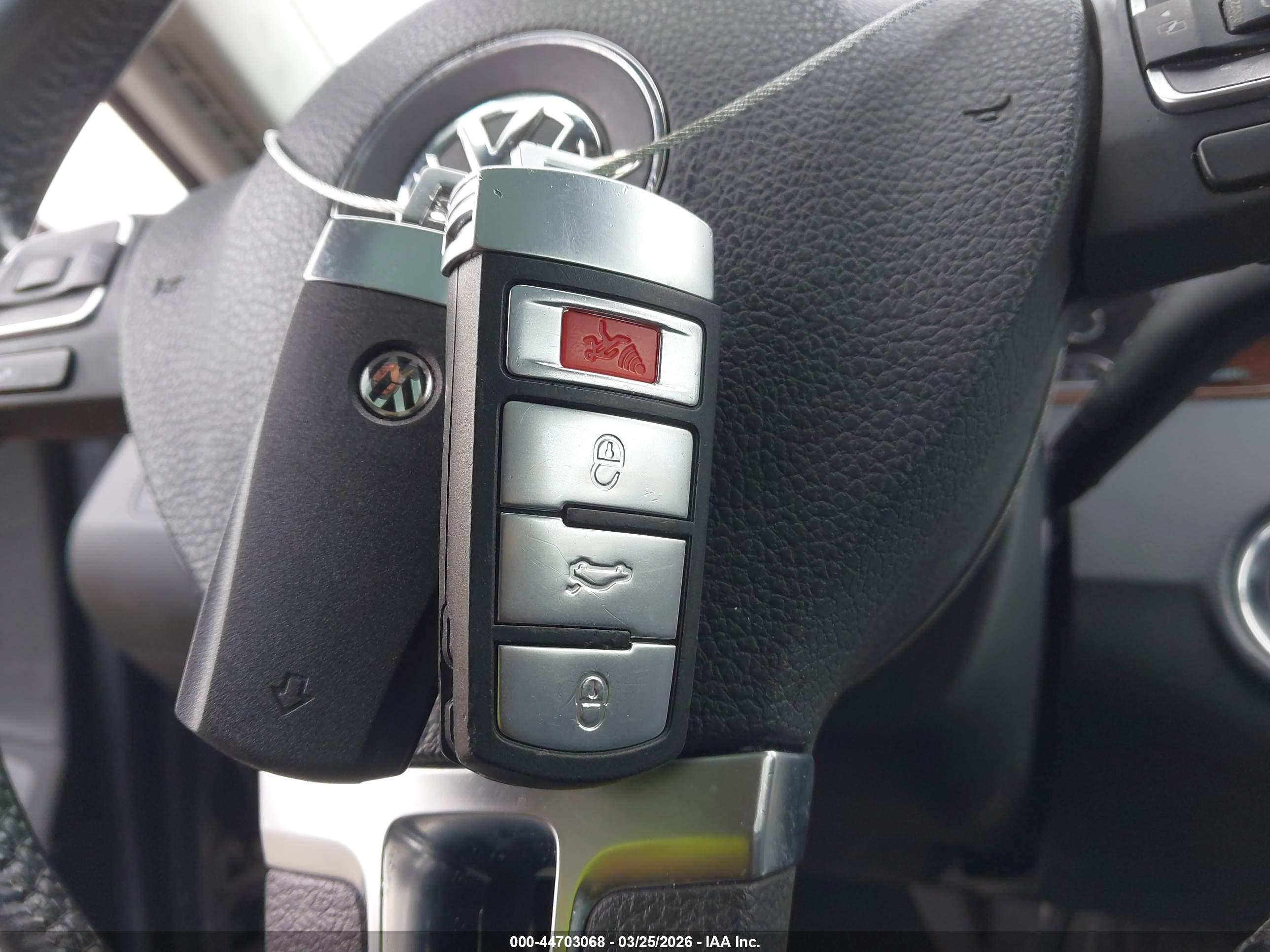 VOLKSWAGEN CC image 11