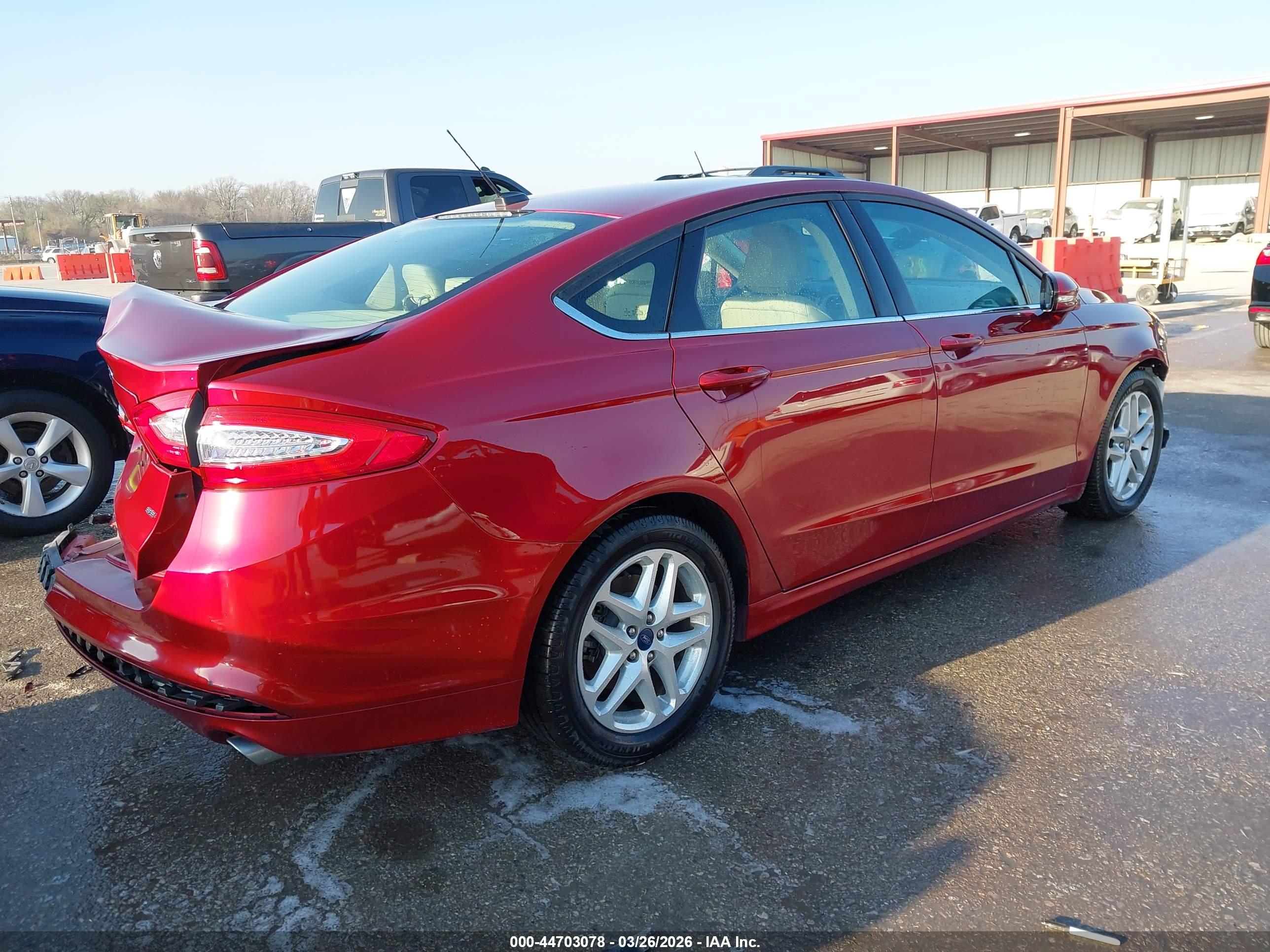 FORD FUSION image 4