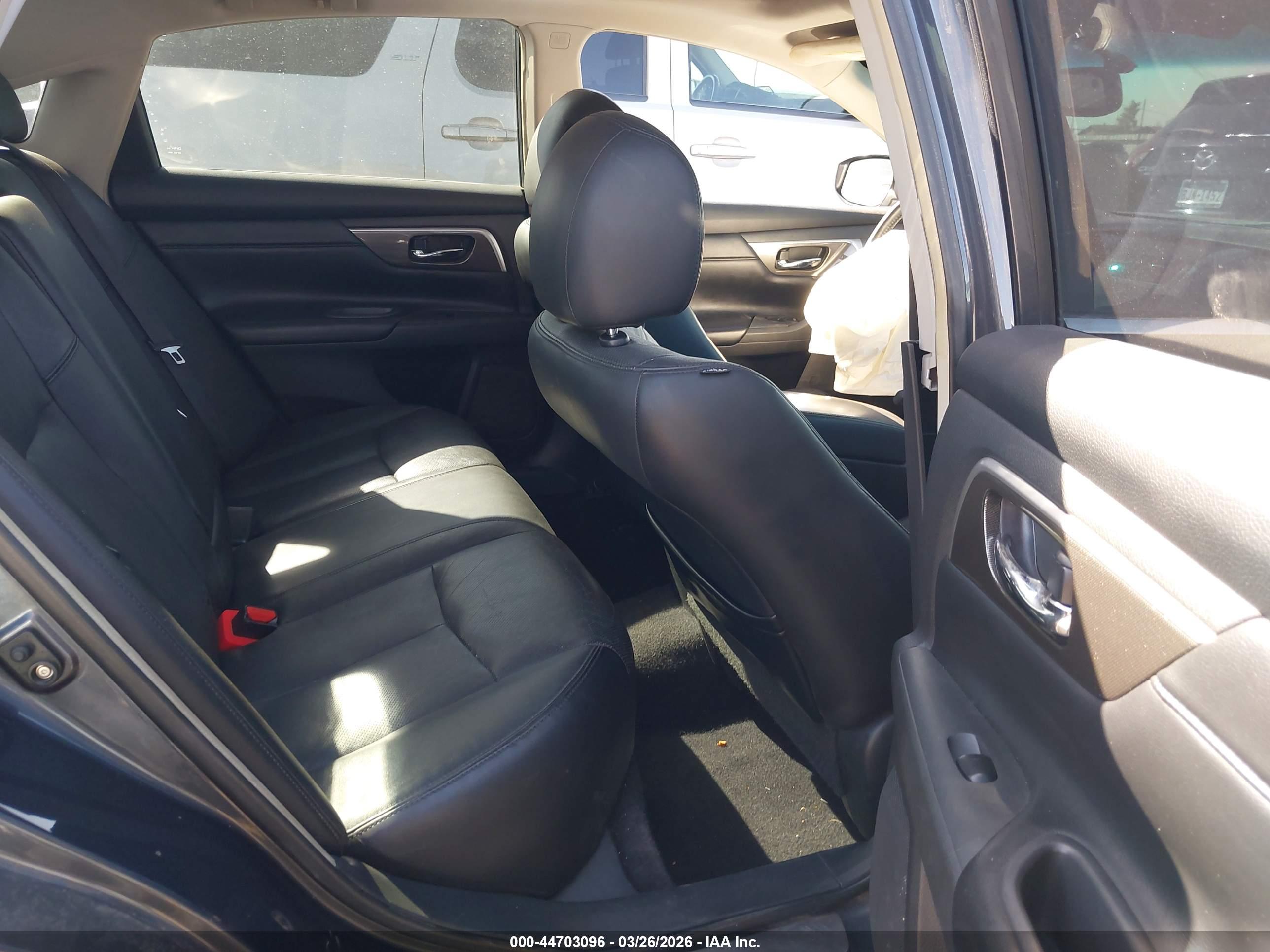 NISSAN ALTIMA image 8