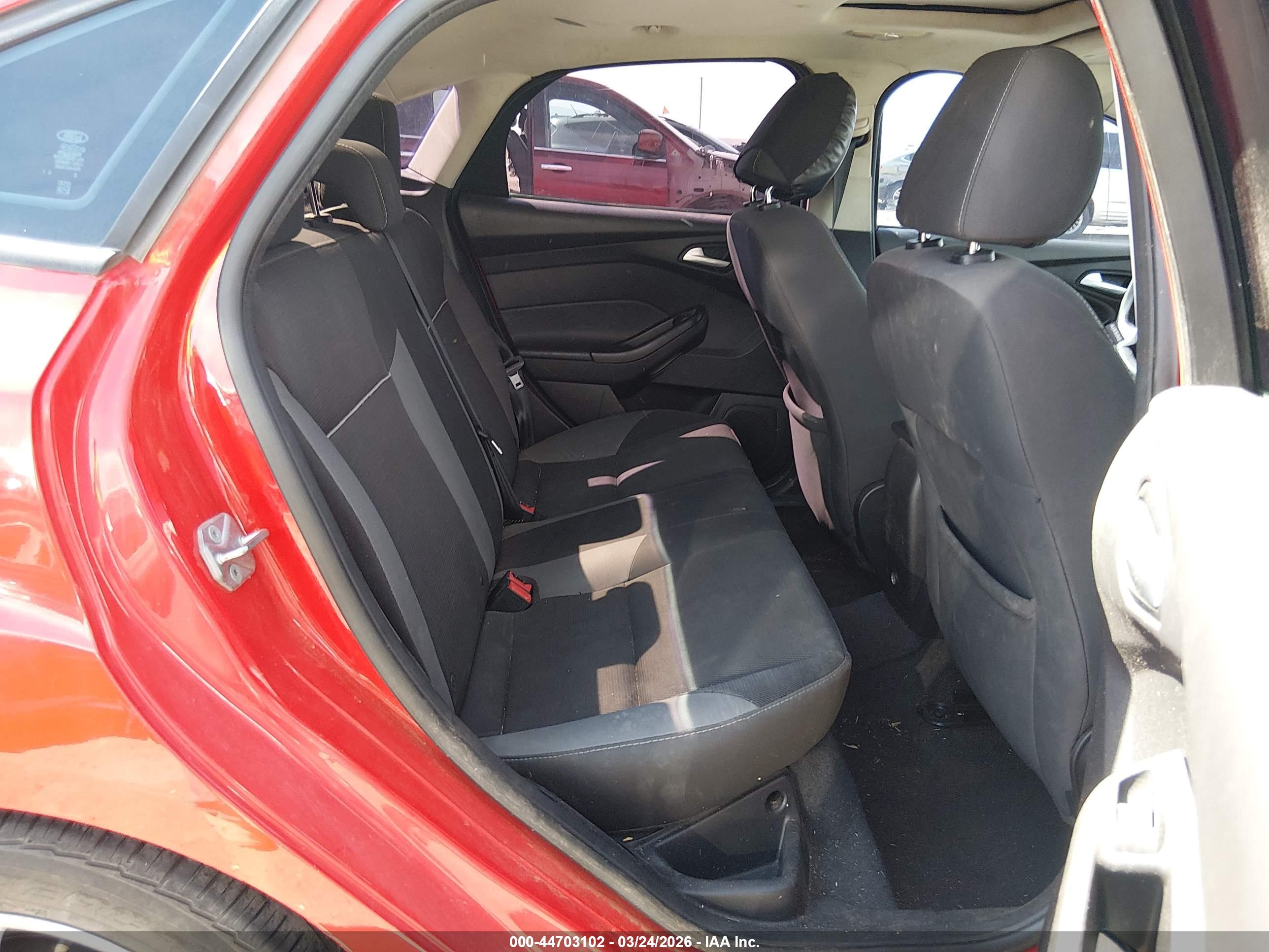FORD FOCUS image 8