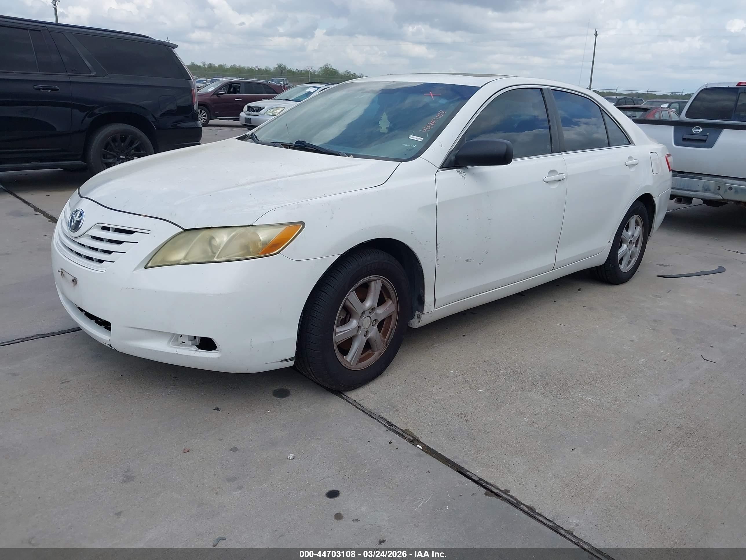TOYOTA CAMRY image 2