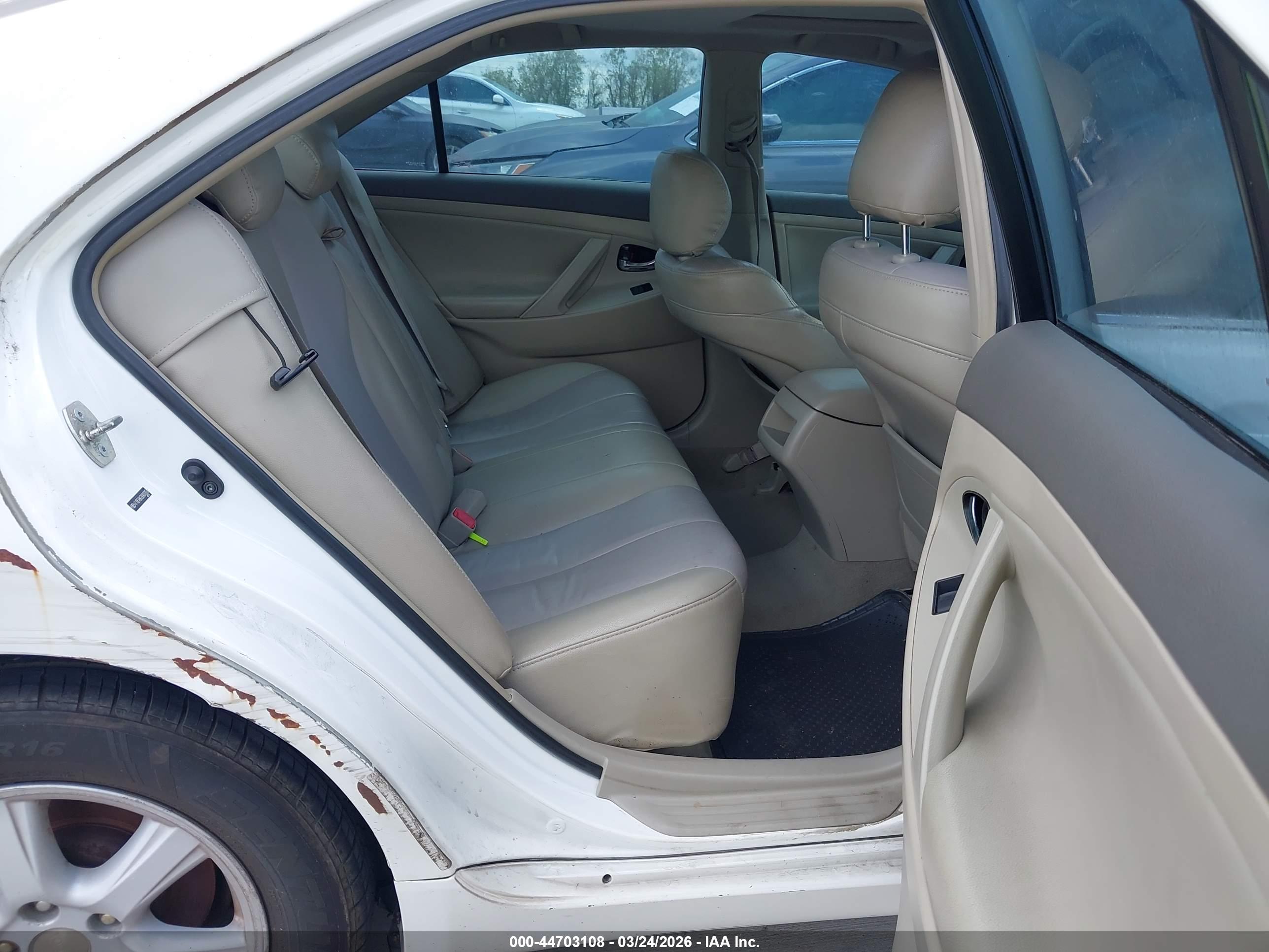 TOYOTA CAMRY image 8