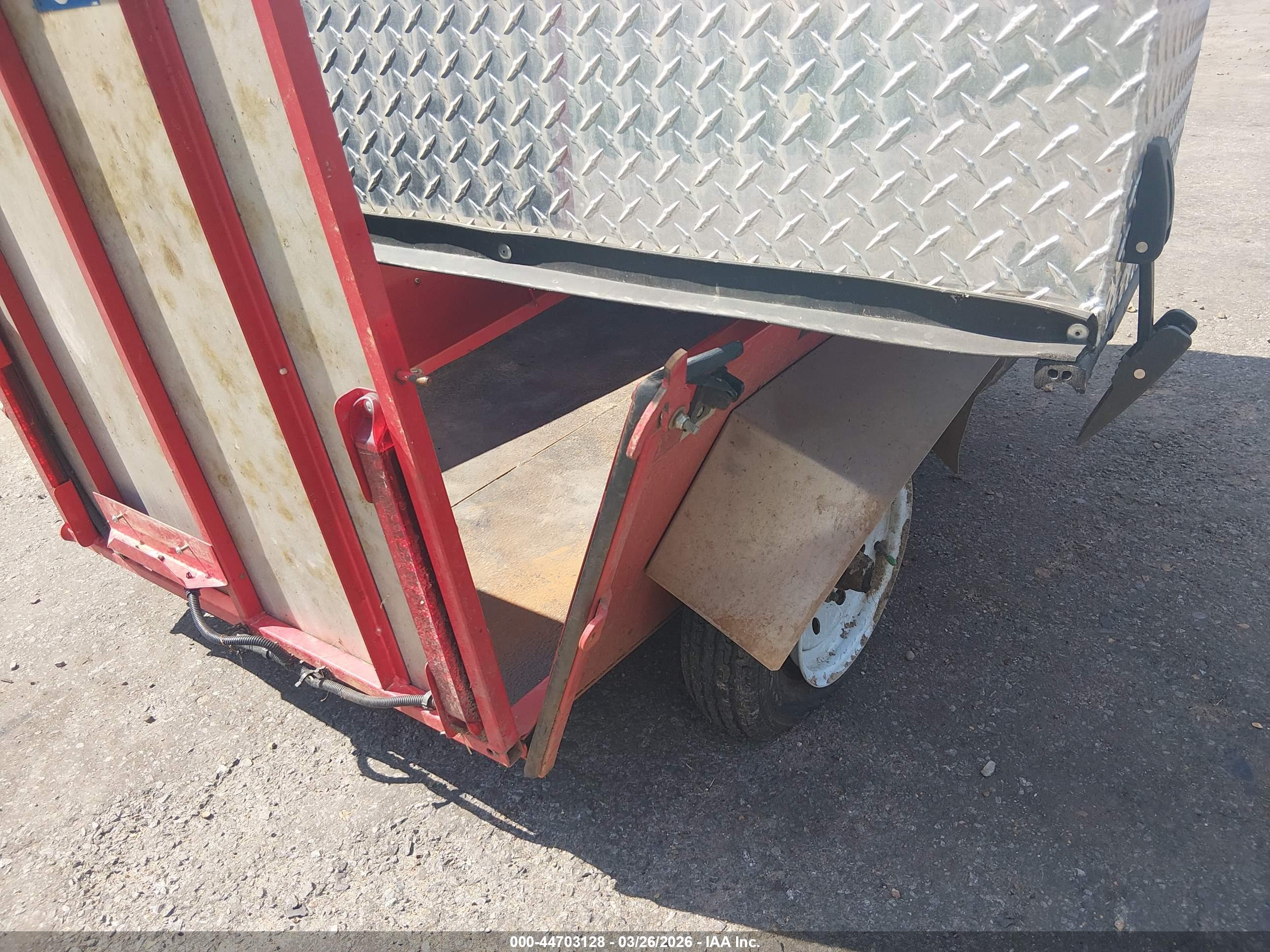 TRAILER TESH image 6