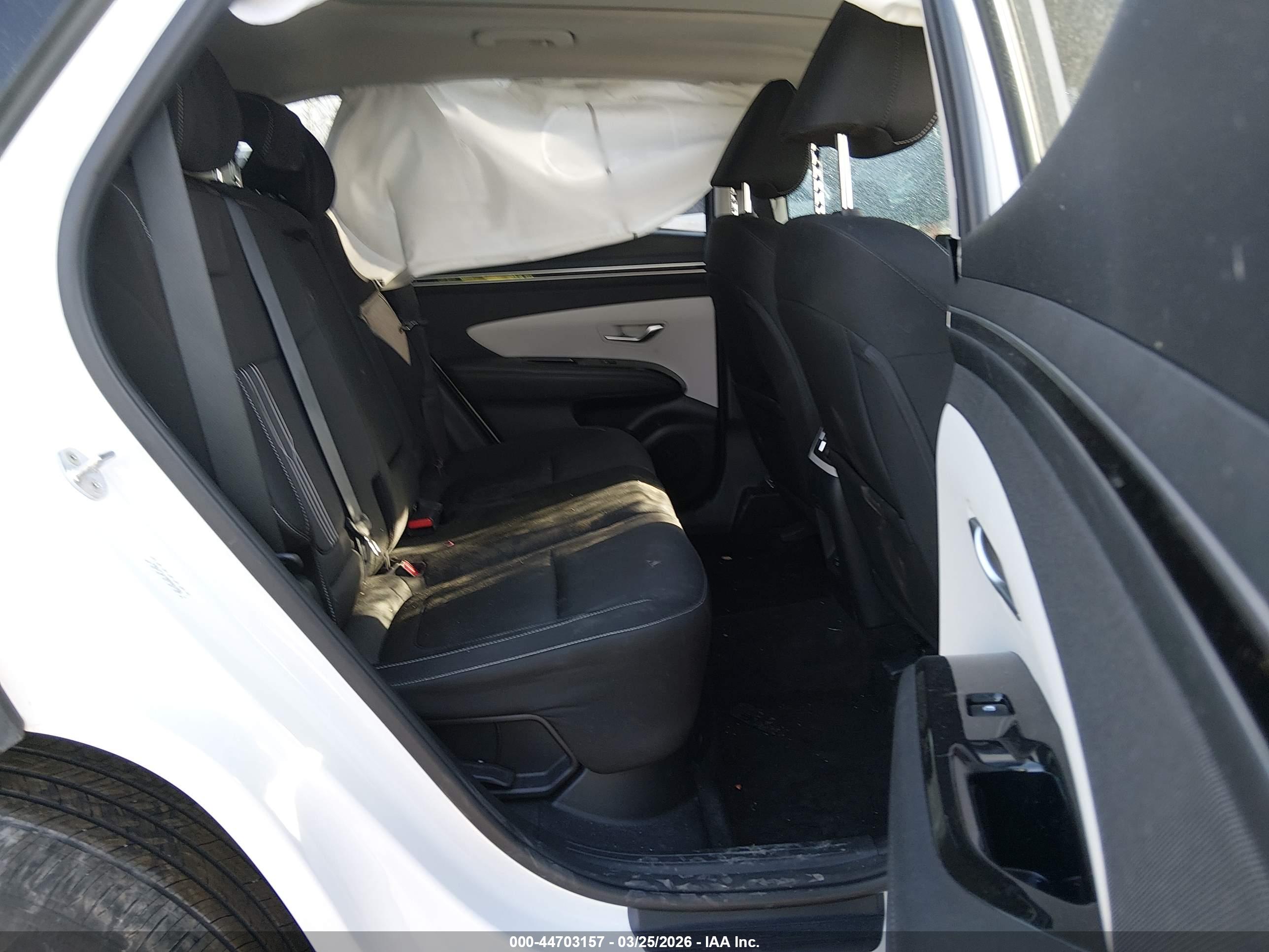 HYUNDAI TUCSON image 8
