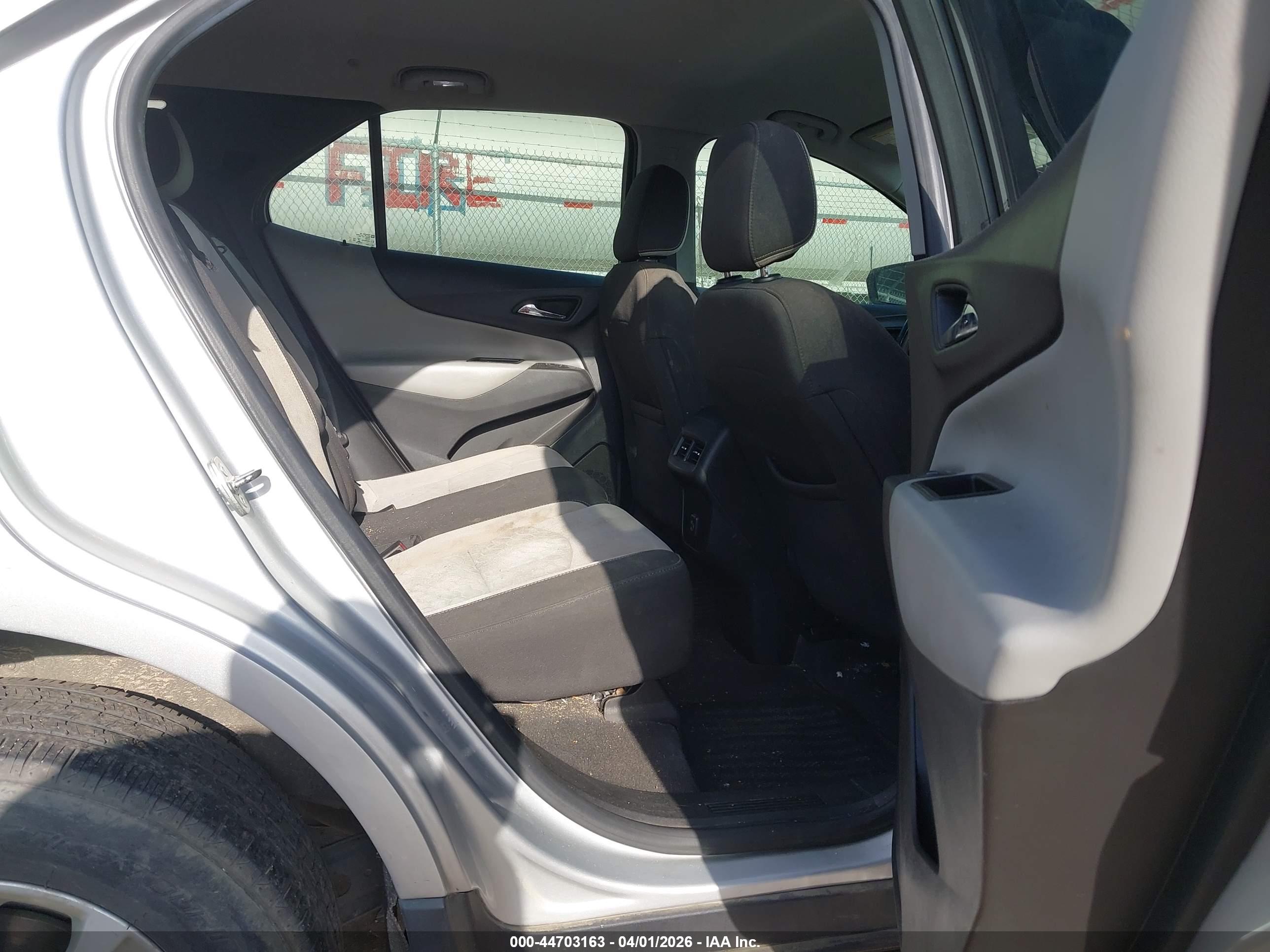 CHEVROLET EQUINOX image 8