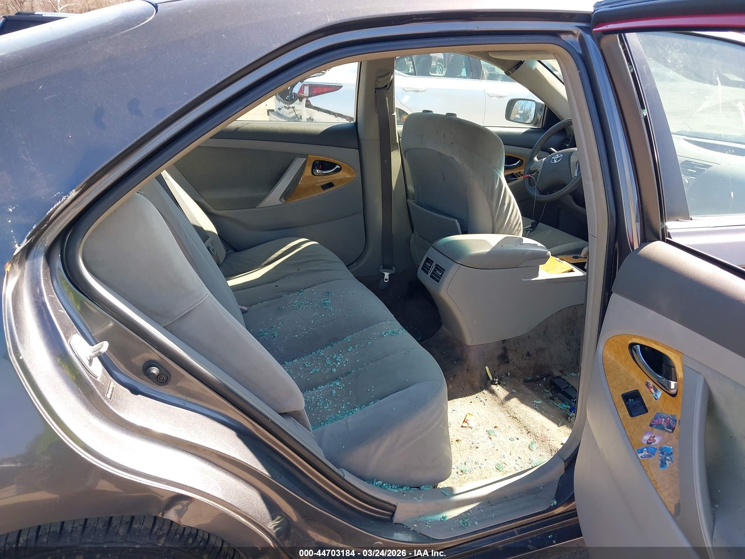 TOYOTA CAMRY image 8