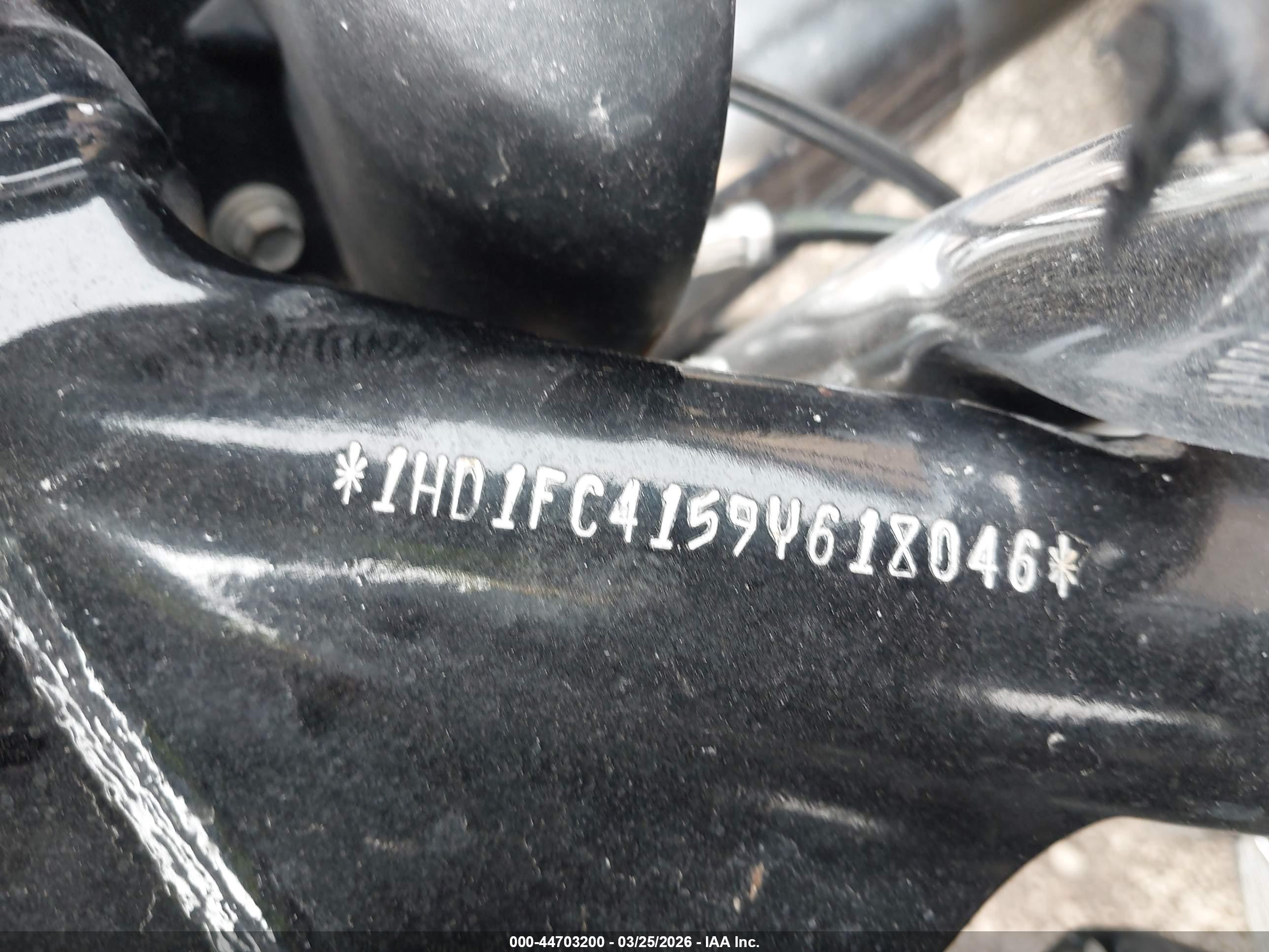 HARLEY-DAVIDSON FLHTCU image 10
