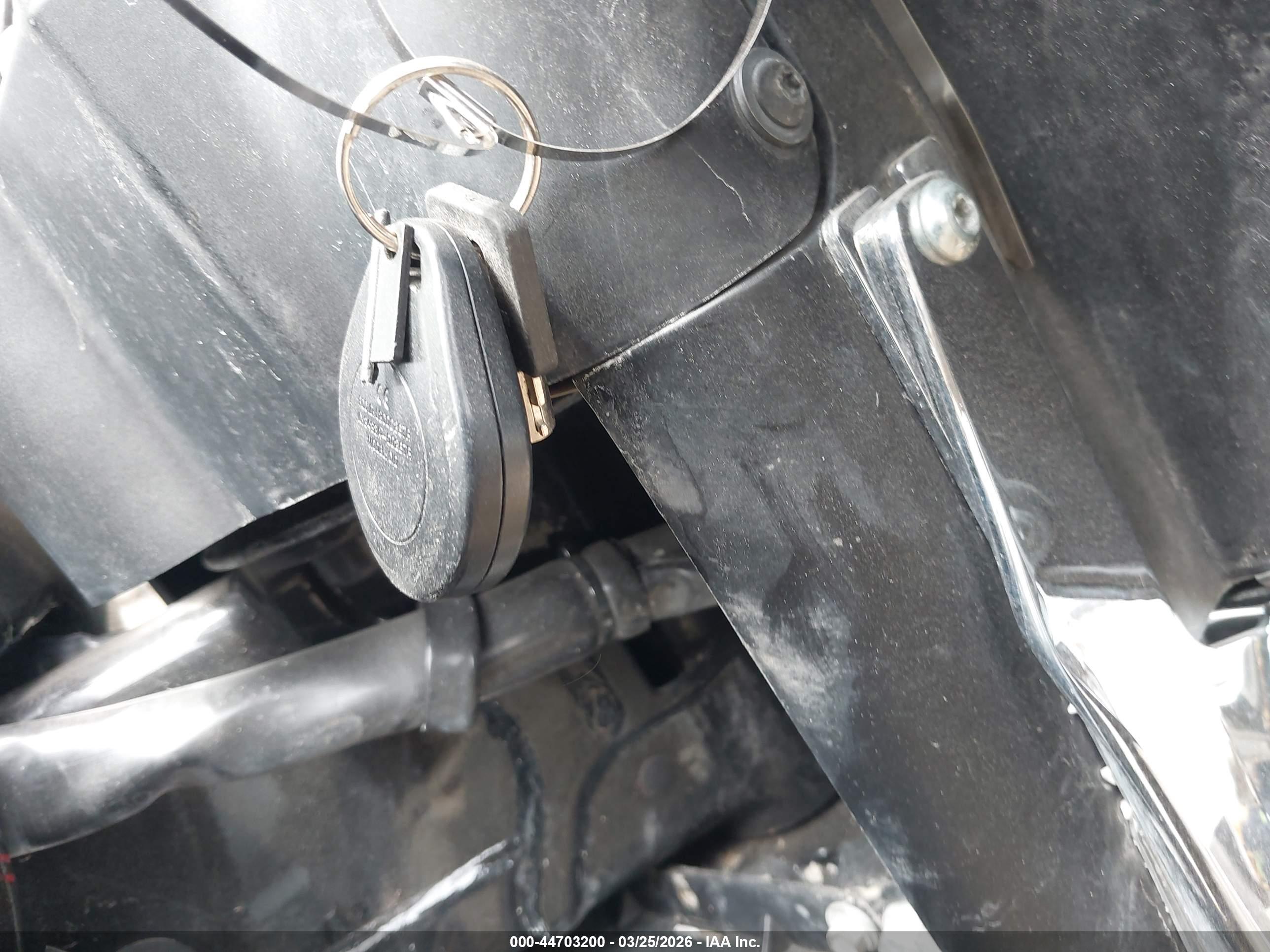 HARLEY-DAVIDSON FLHTCU image 11