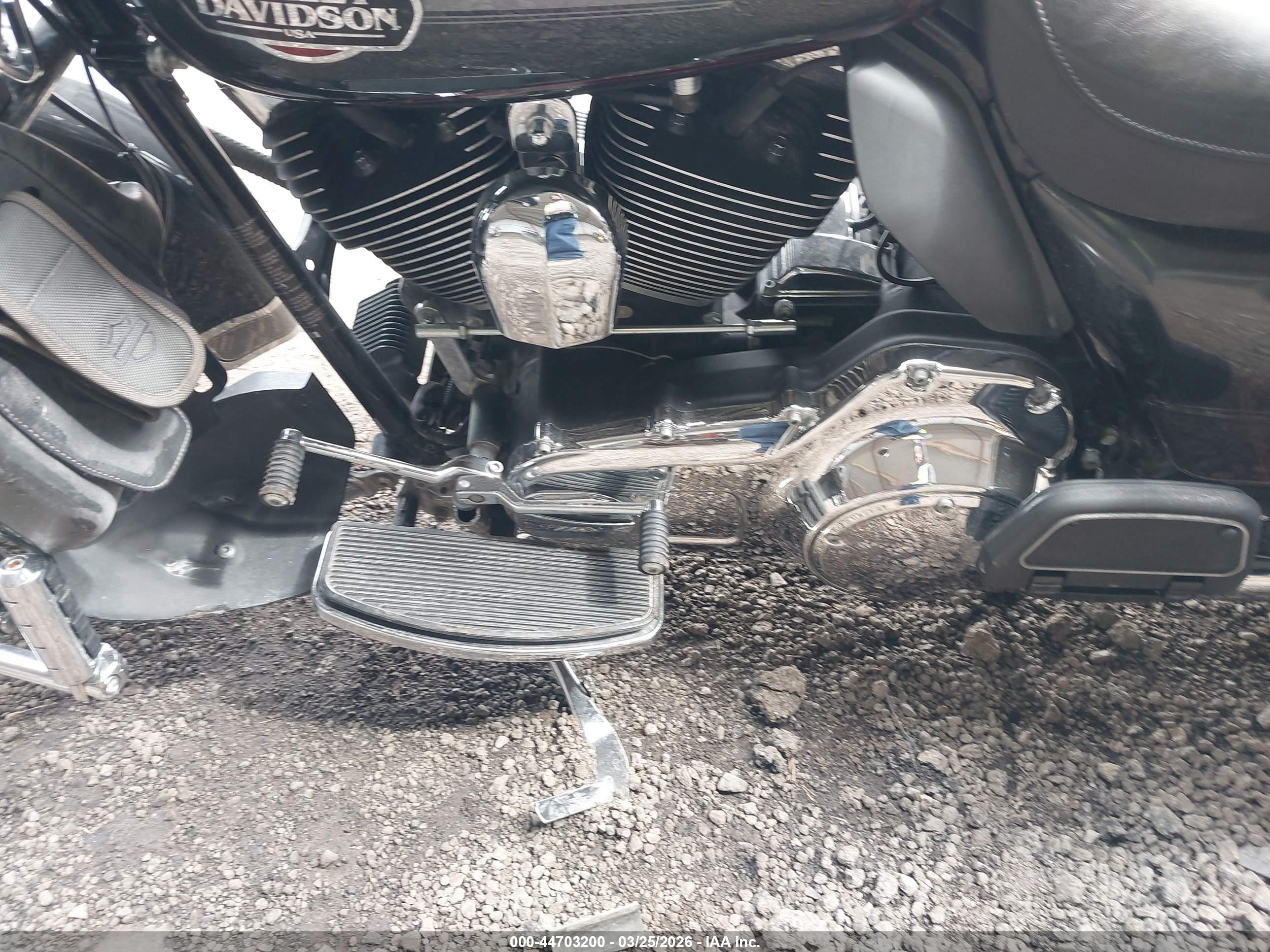 HARLEY-DAVIDSON FLHTCU image 9