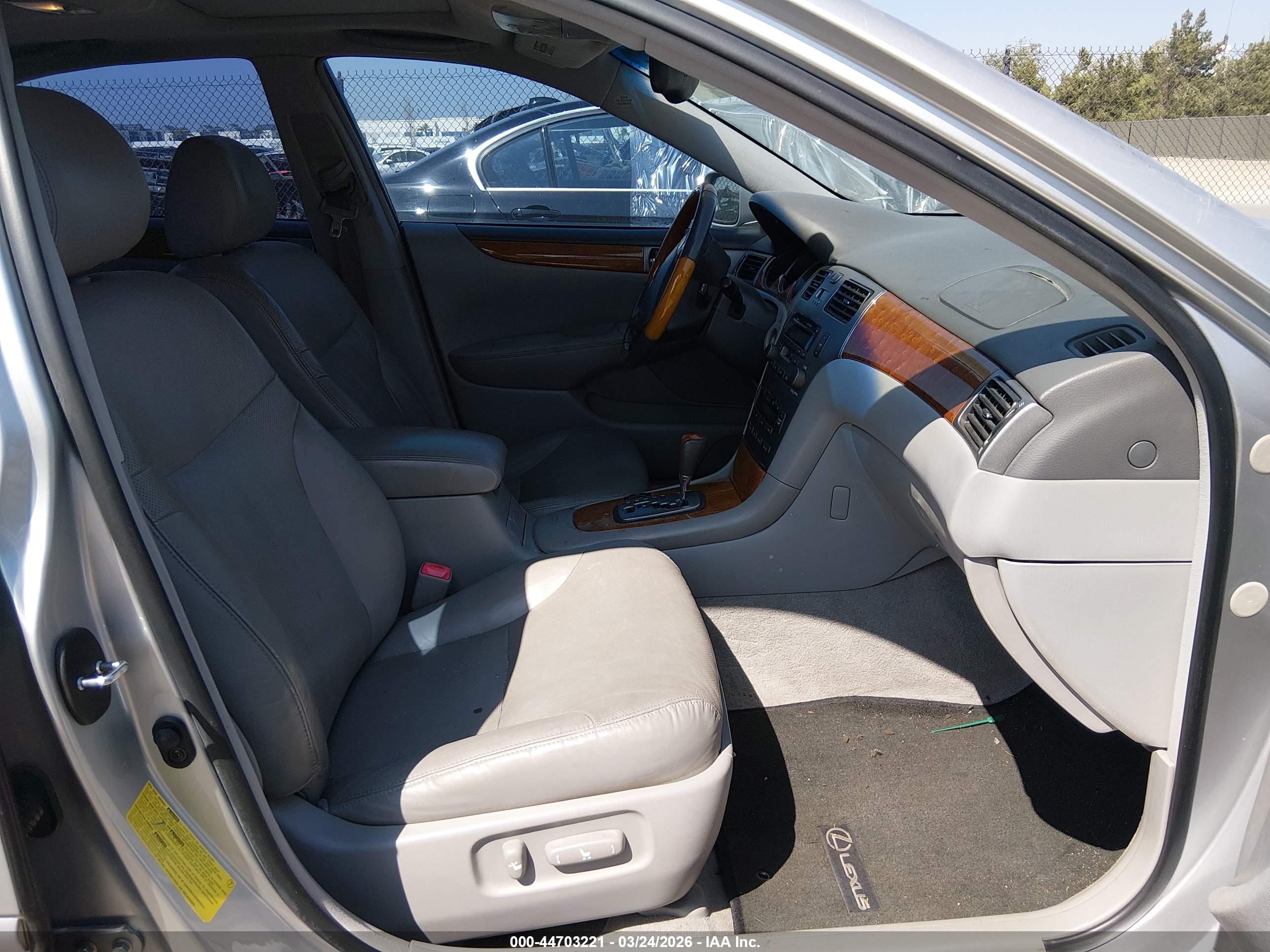 LEXUS ES image 5