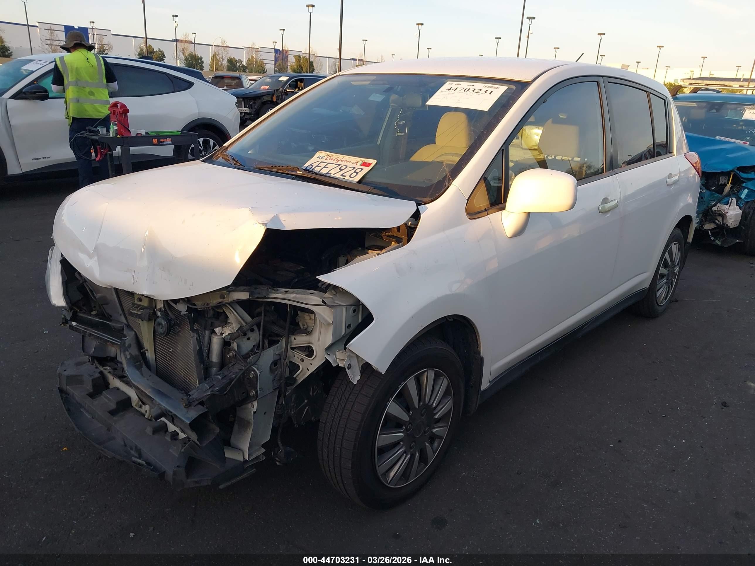 NISSAN VERSA image 2