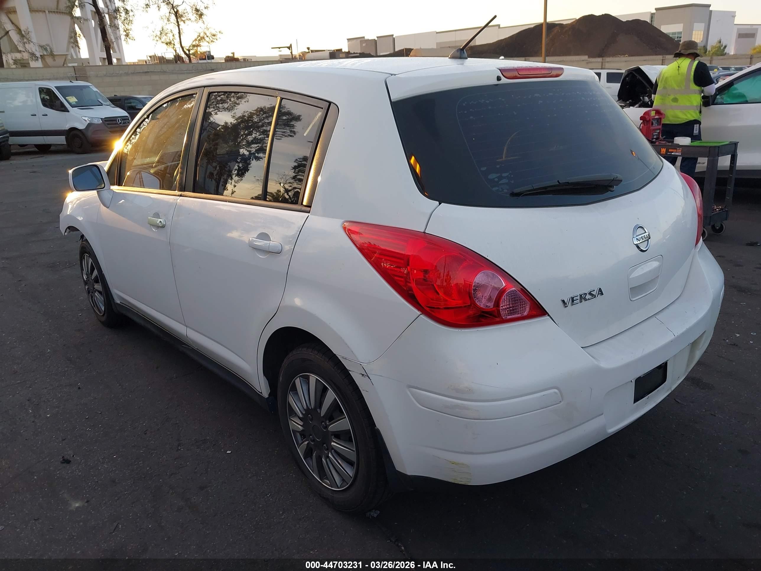 NISSAN VERSA image 3