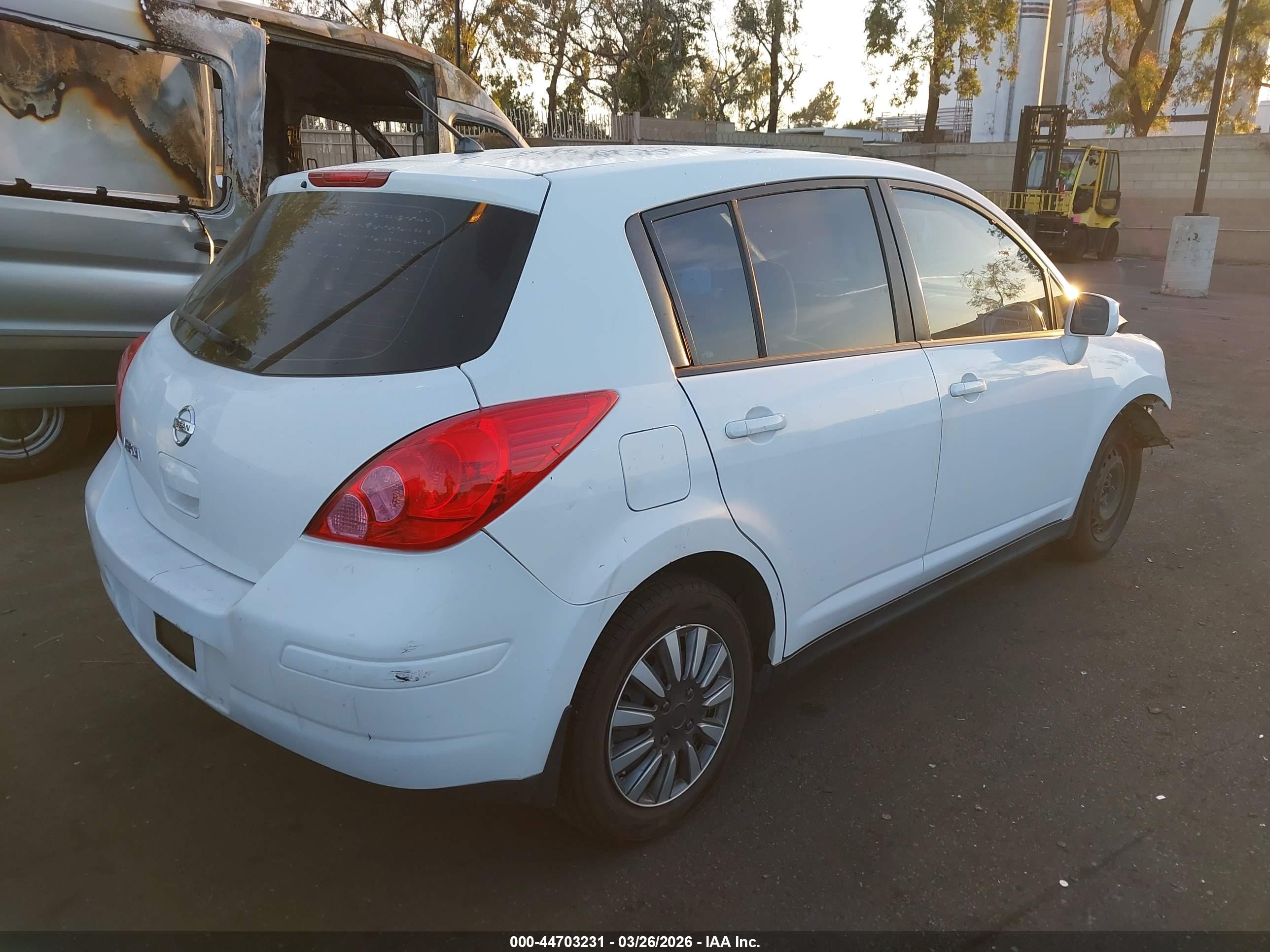 NISSAN VERSA image 4