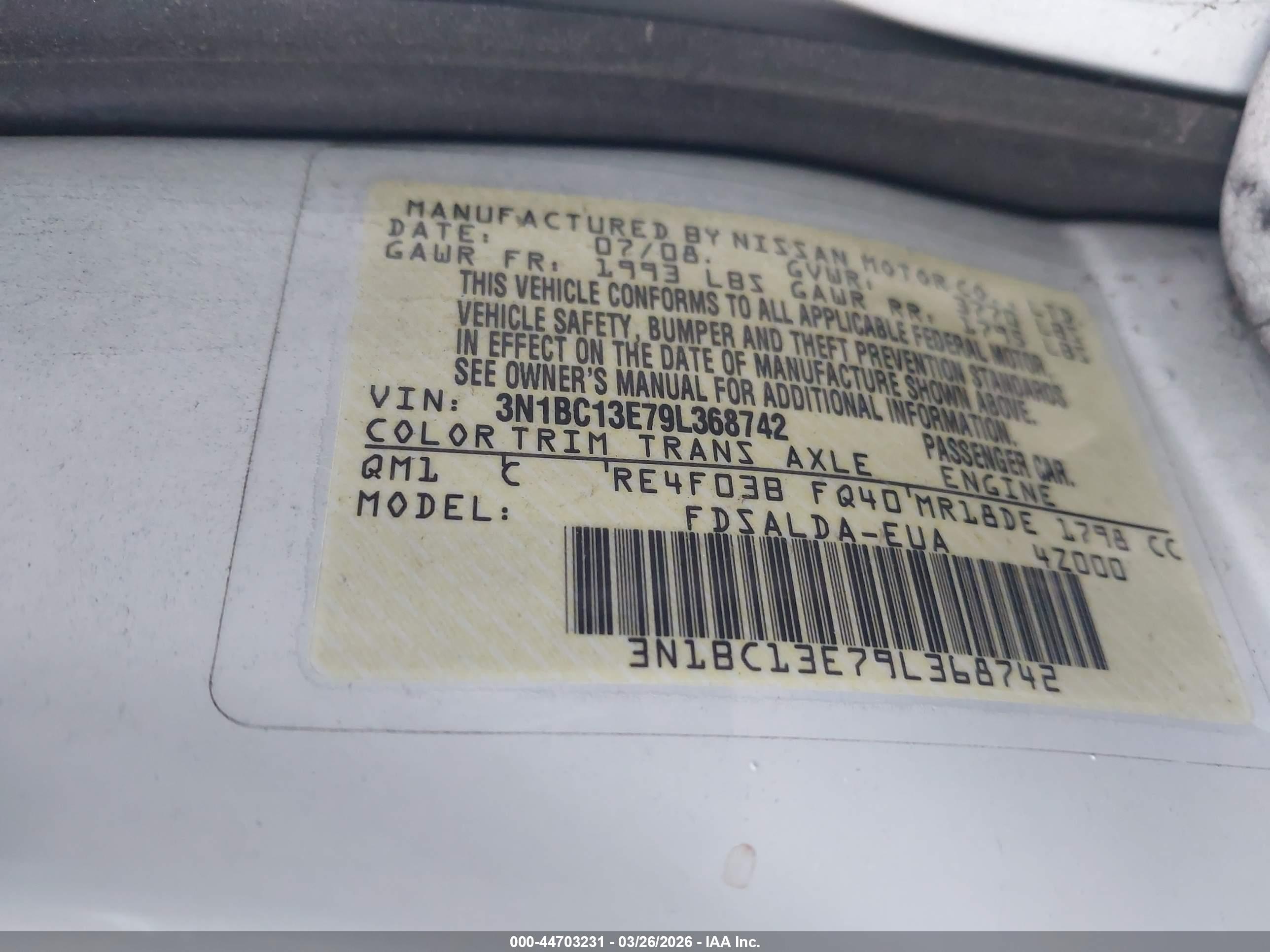 NISSAN VERSA image 9
