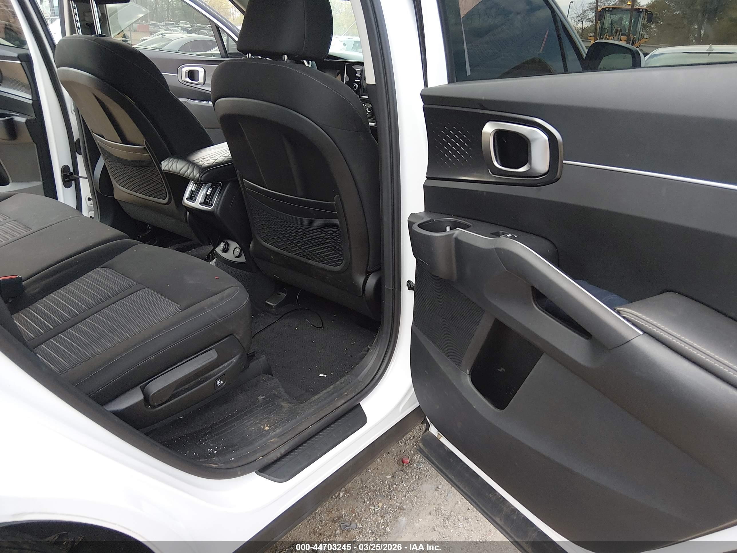KIA SORENTO image 8