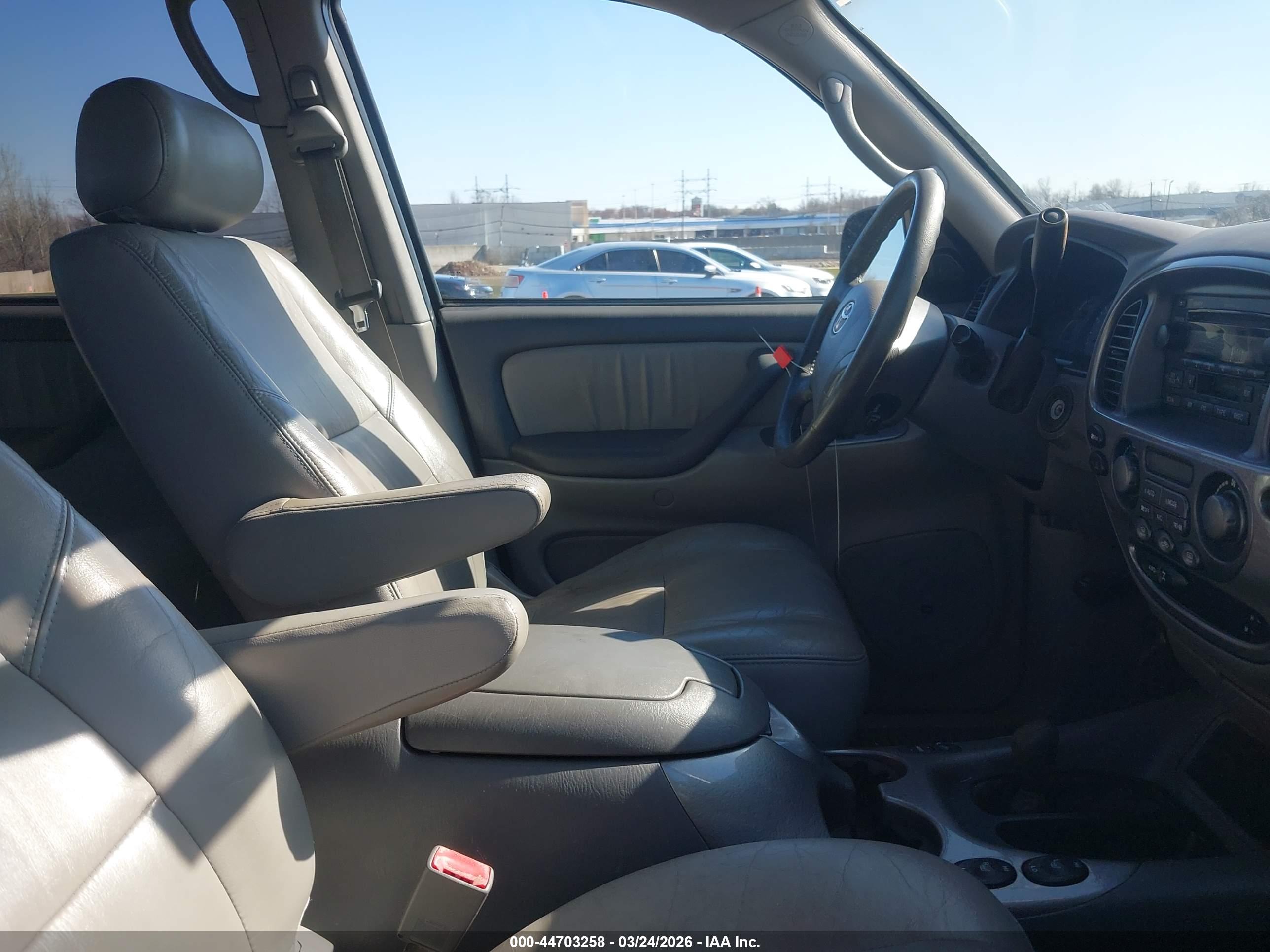 TOYOTA SEQUOIA image 5