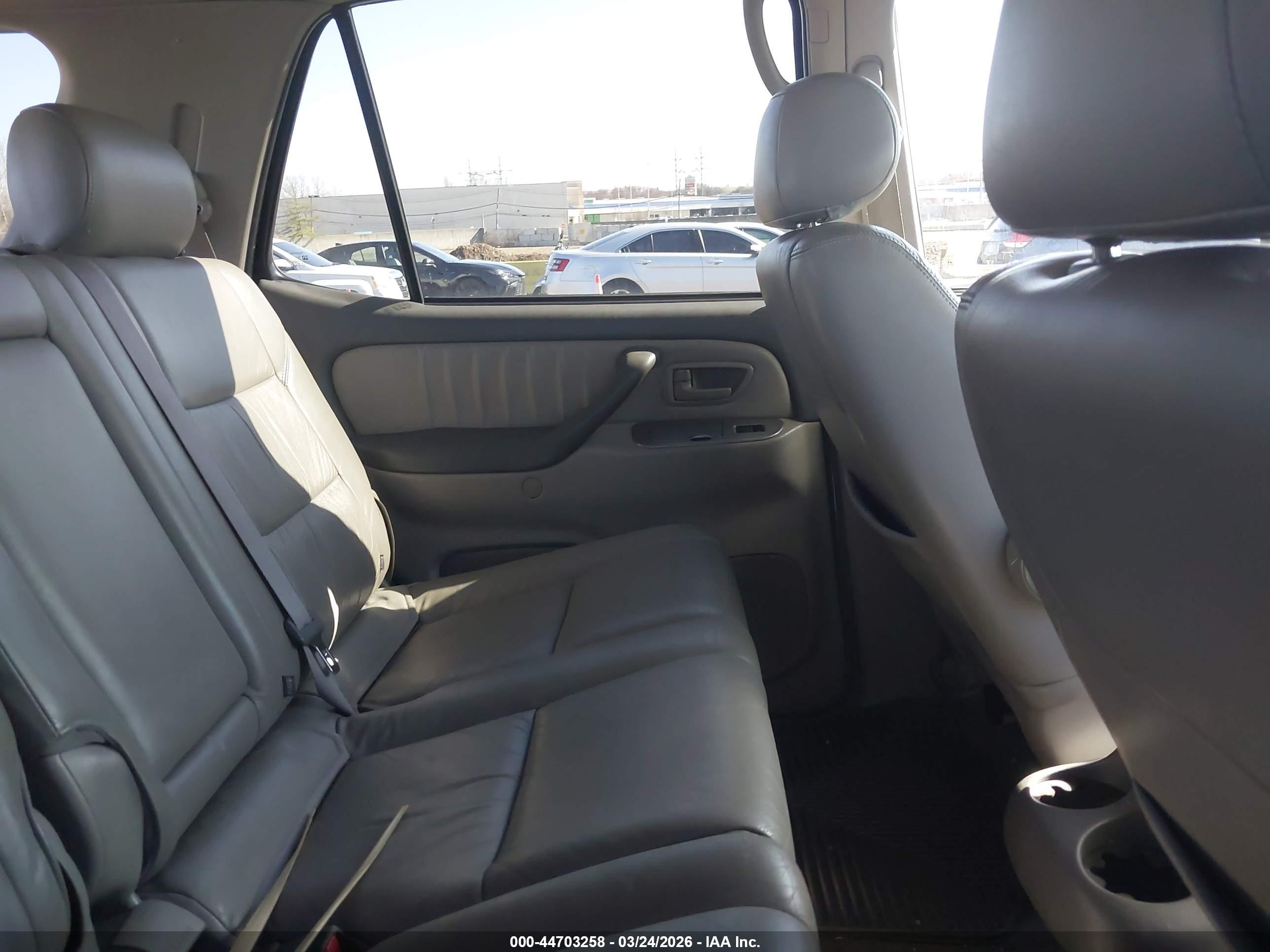 TOYOTA SEQUOIA image 8