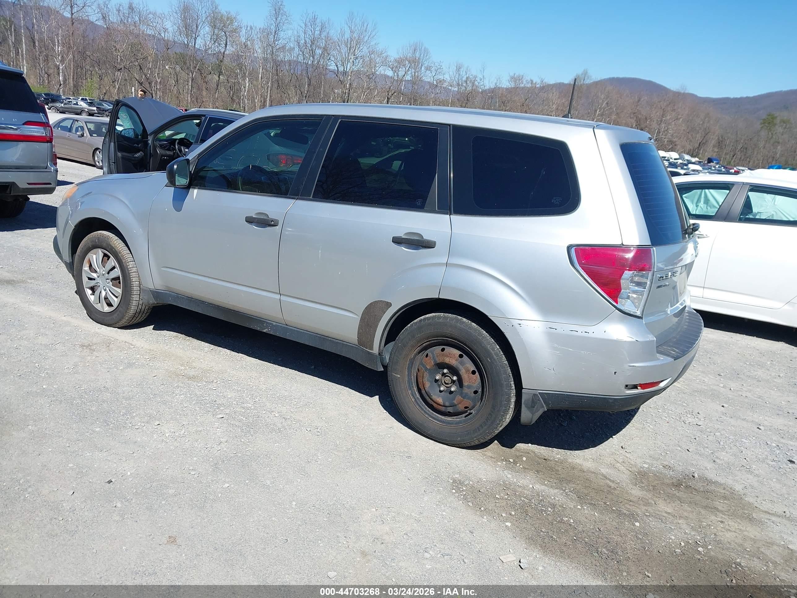 SUBARU FORESTER image 3