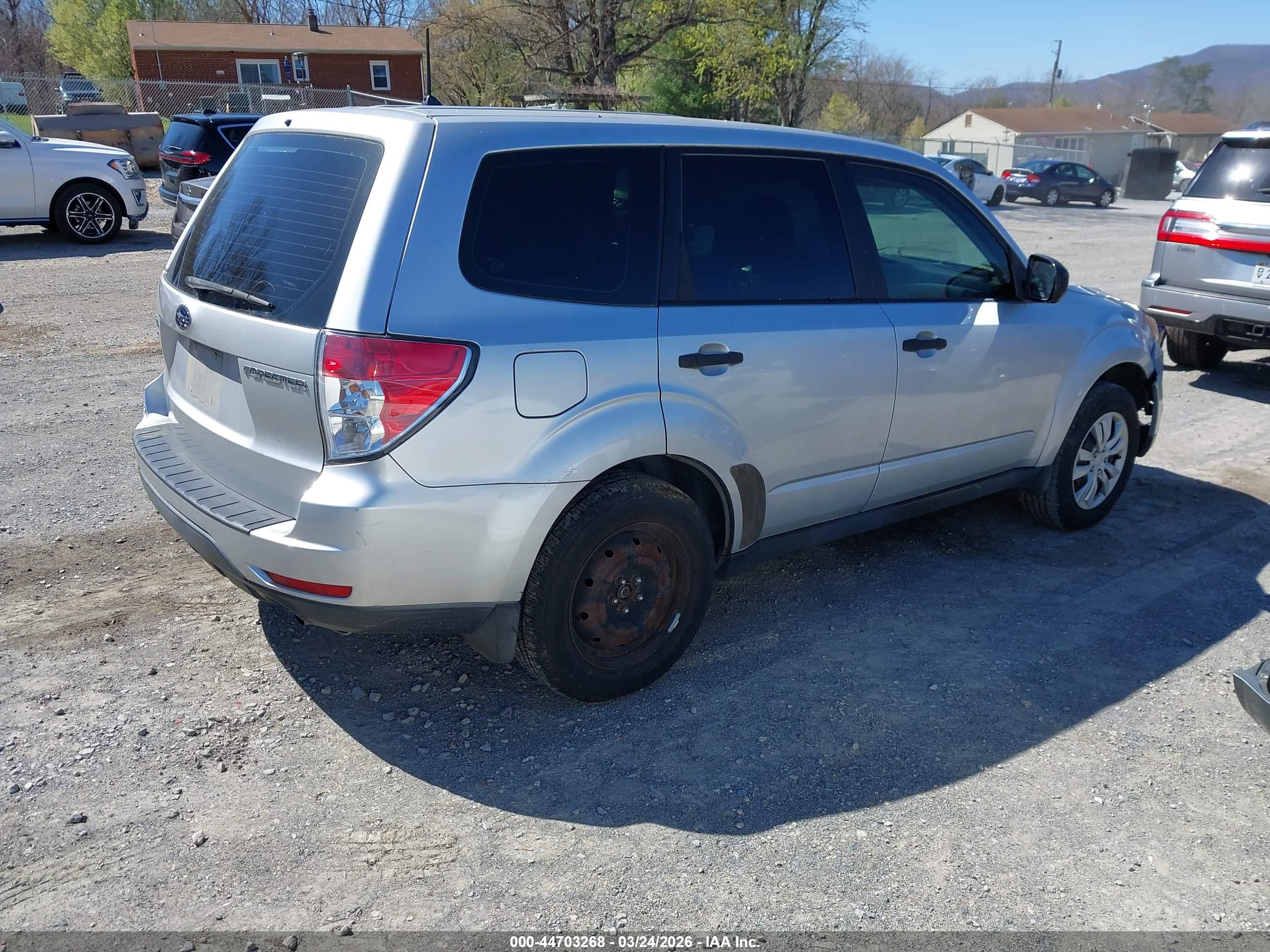 SUBARU FORESTER image 4