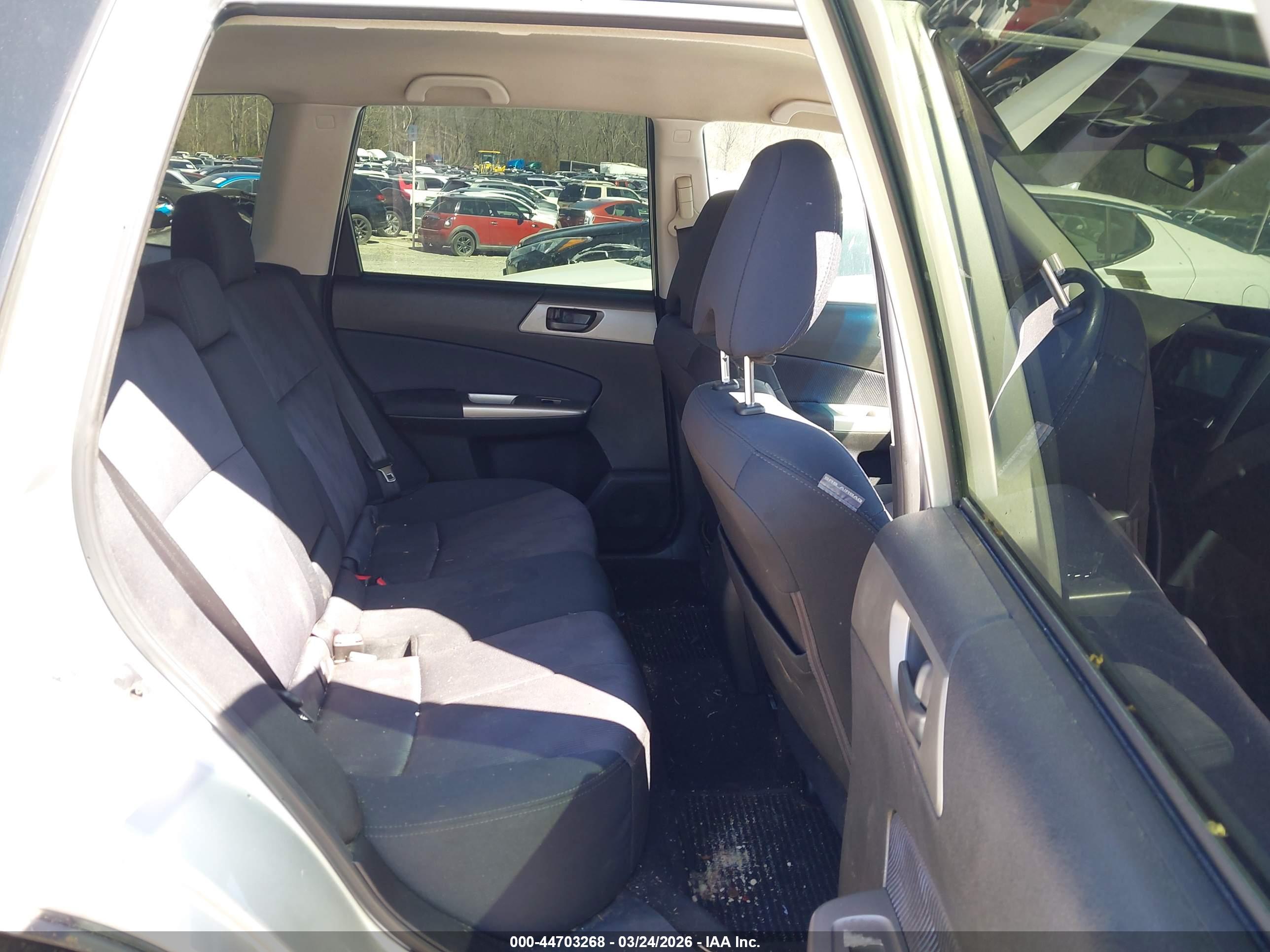 SUBARU FORESTER image 8