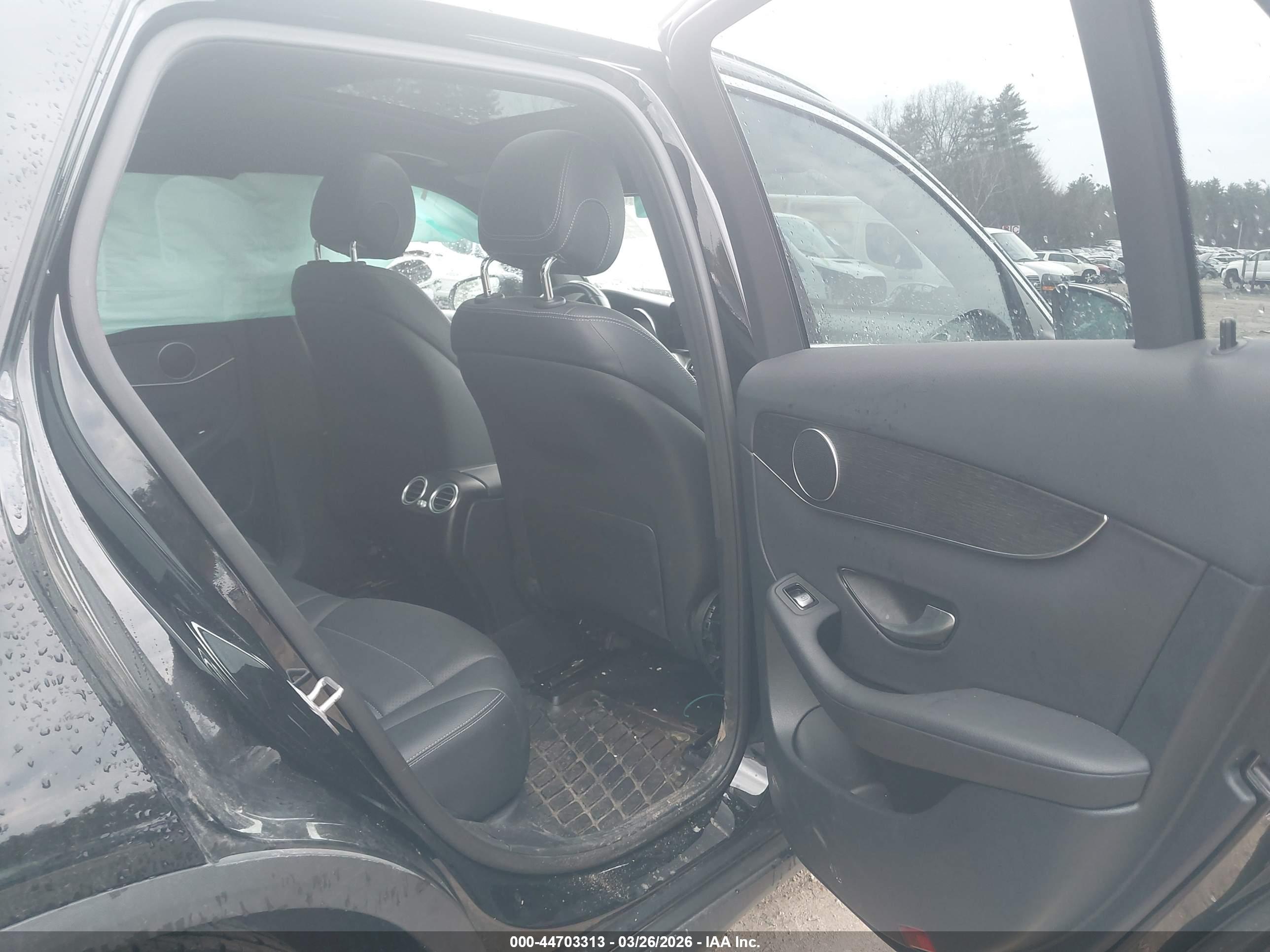 MERCEDES-BENZ GLC image 8