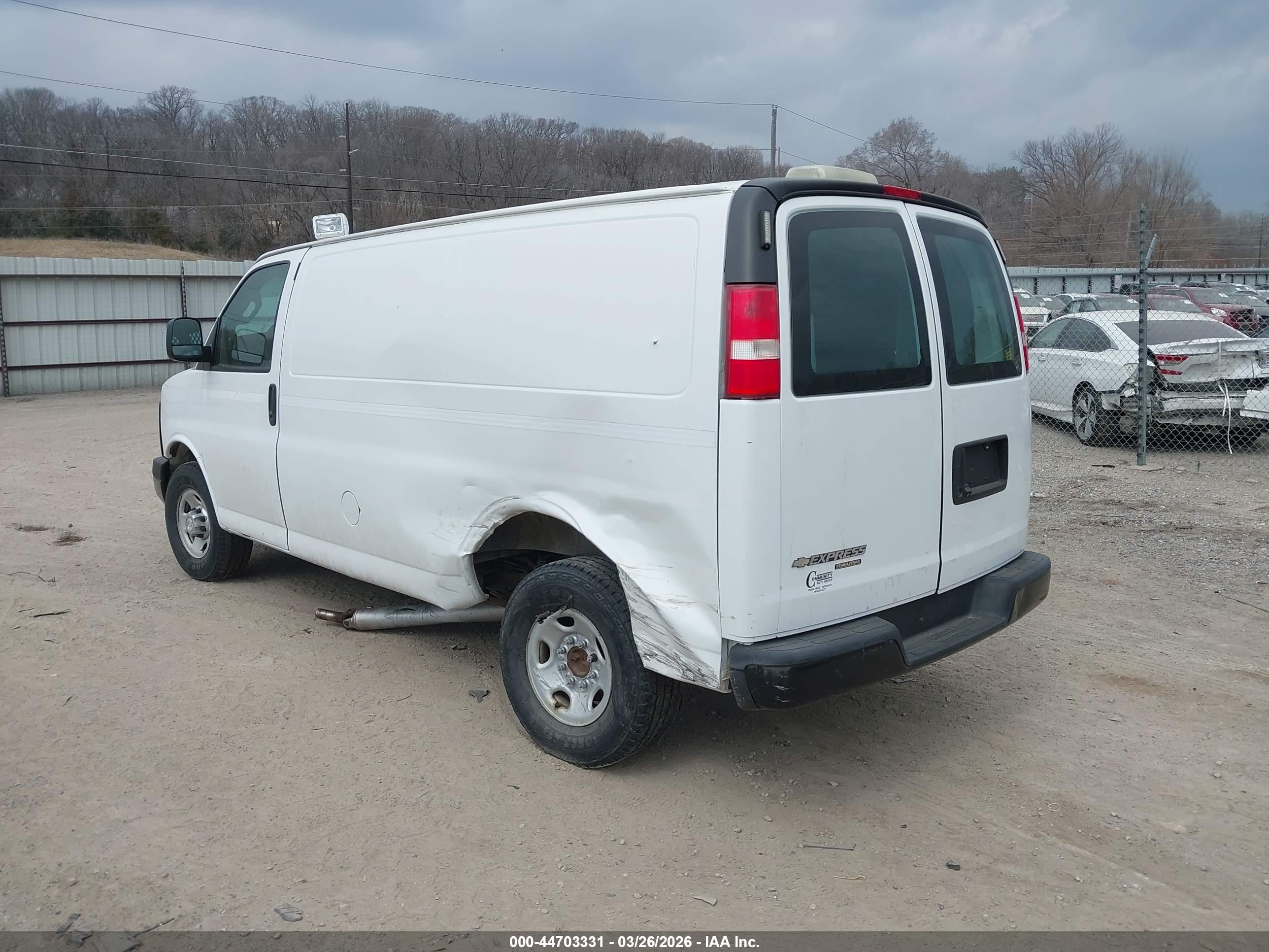 CHEVROLET EXPRESS image 3