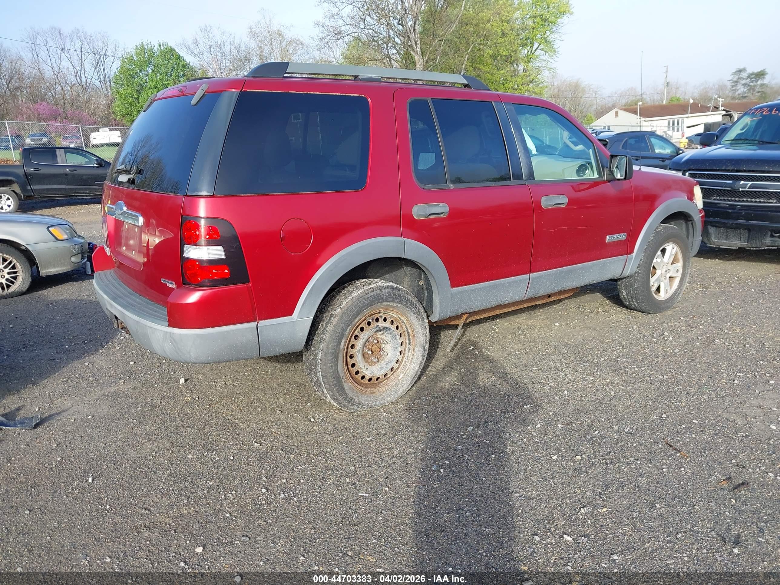 FORD EXPLORER image 4