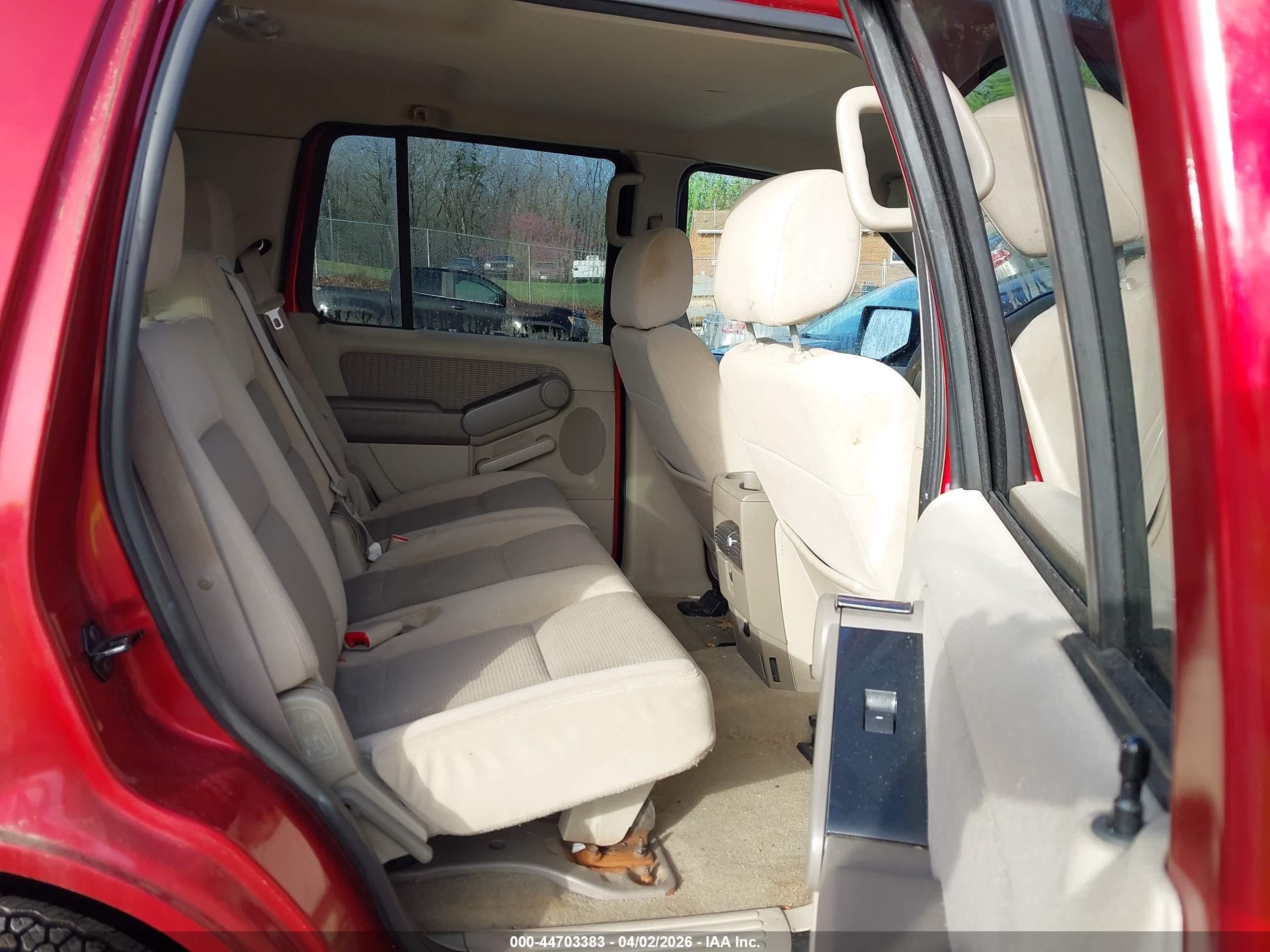 FORD EXPLORER image 8